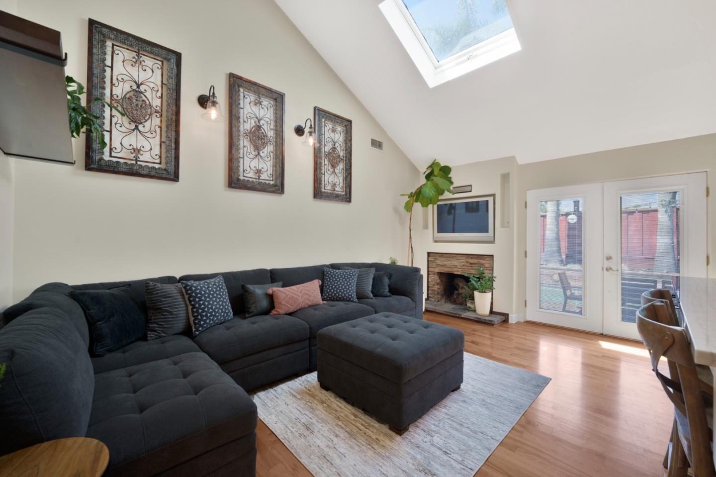 3825 Wellington Square