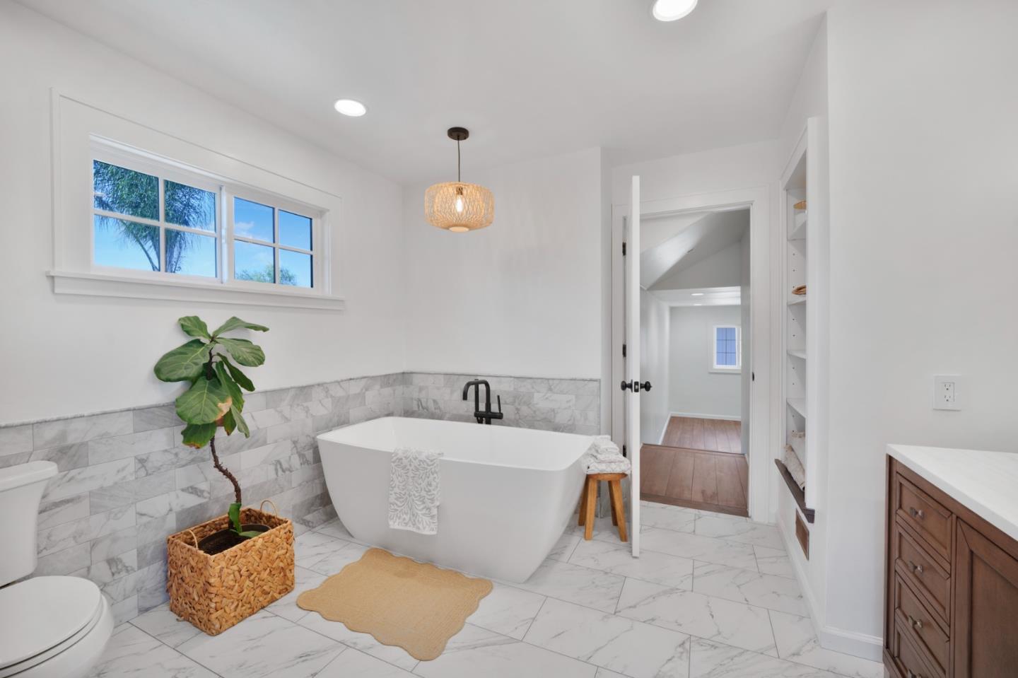 3825 Wellington Square