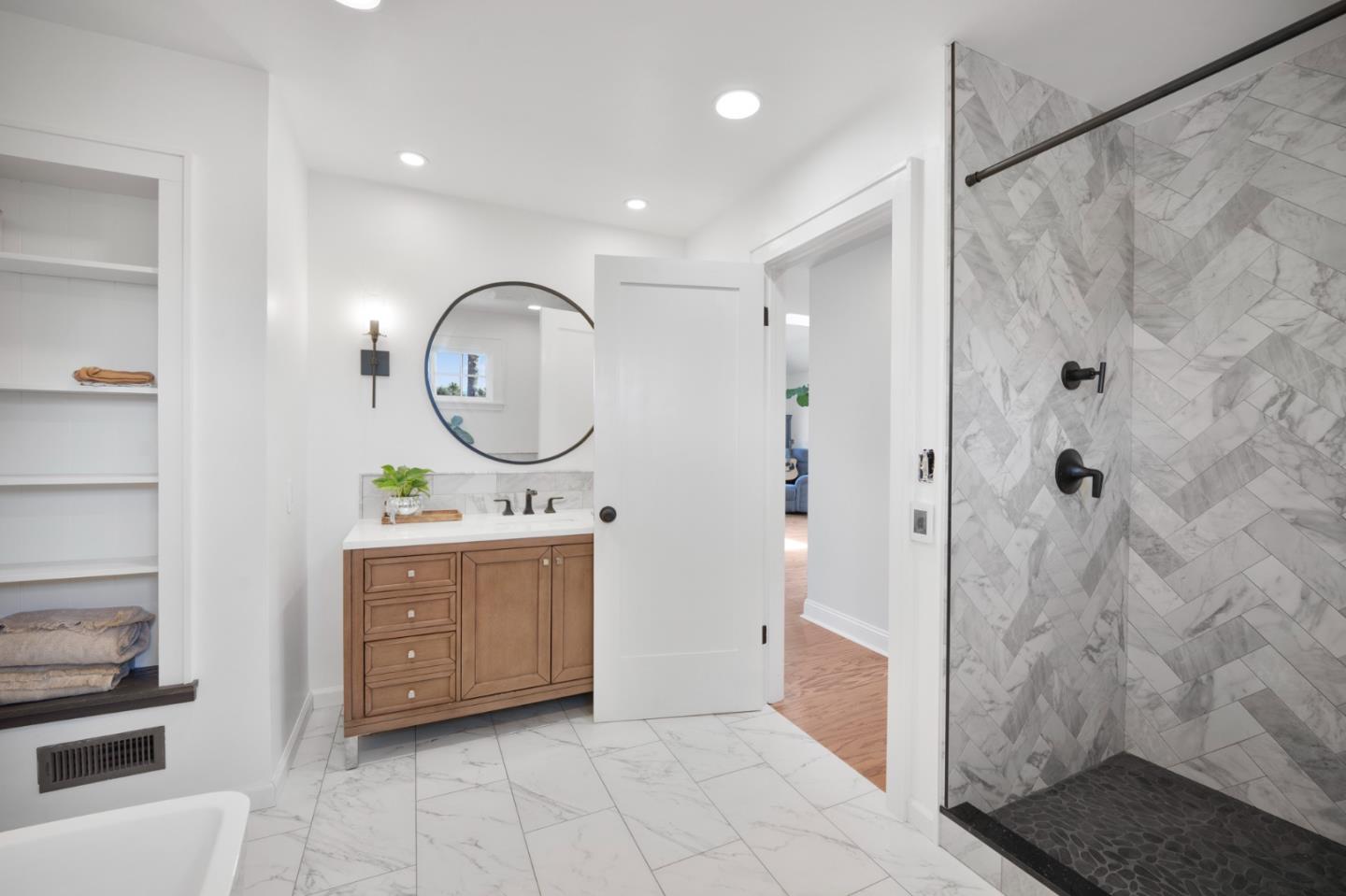 3825 Wellington Square