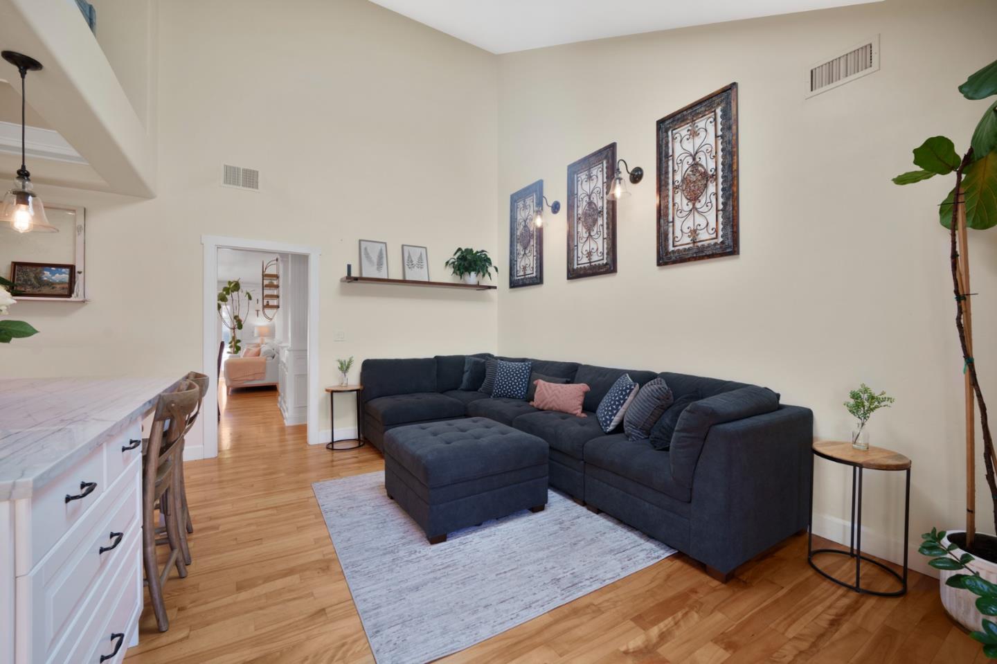 3825 Wellington Square