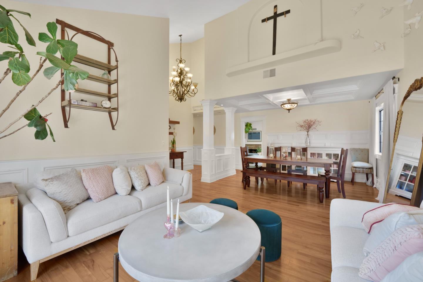 3825 Wellington Square