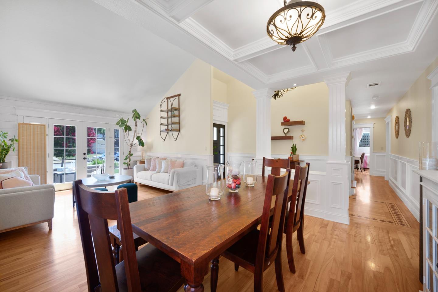 3825 Wellington Square