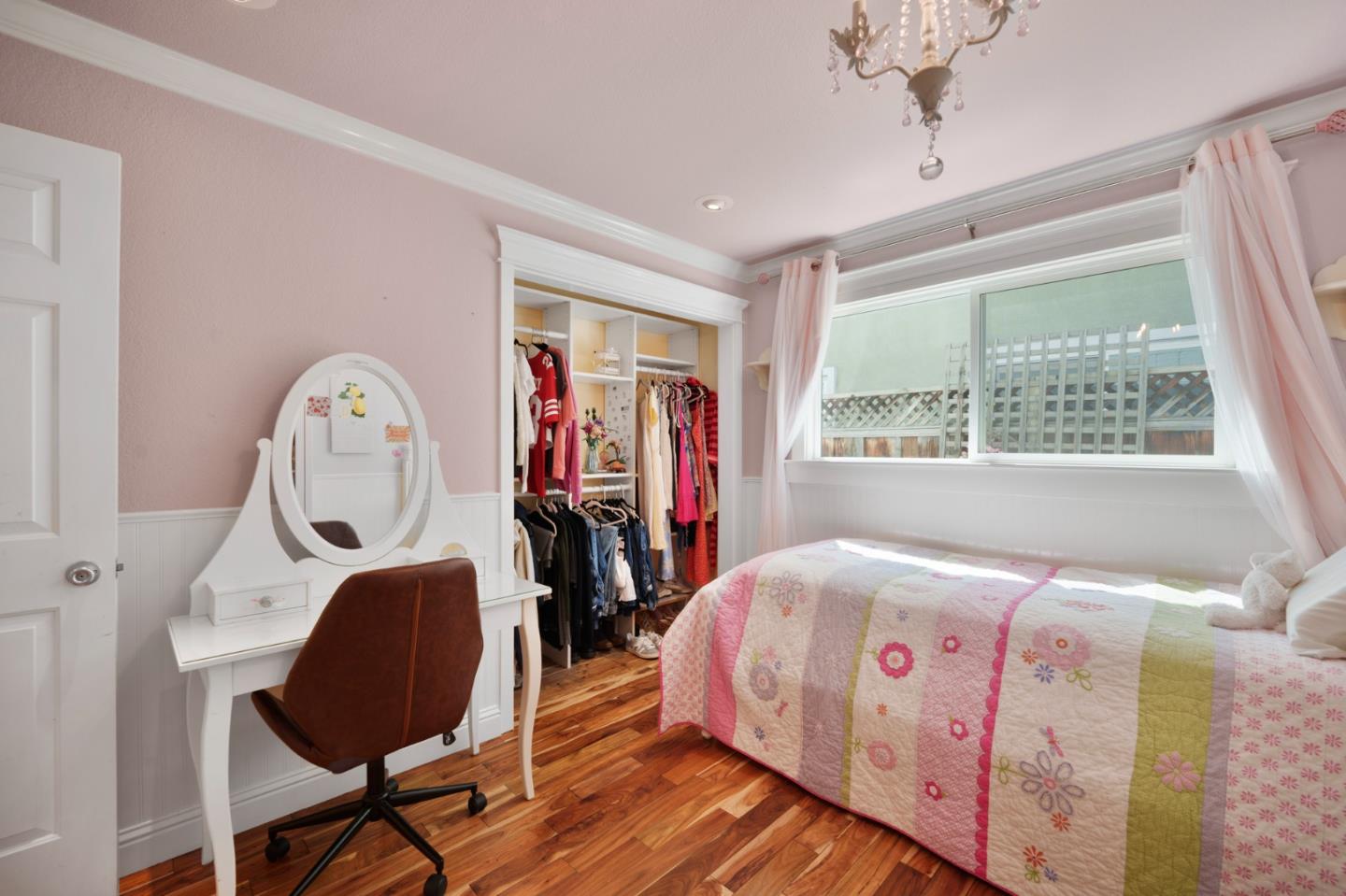 3825 Wellington Square