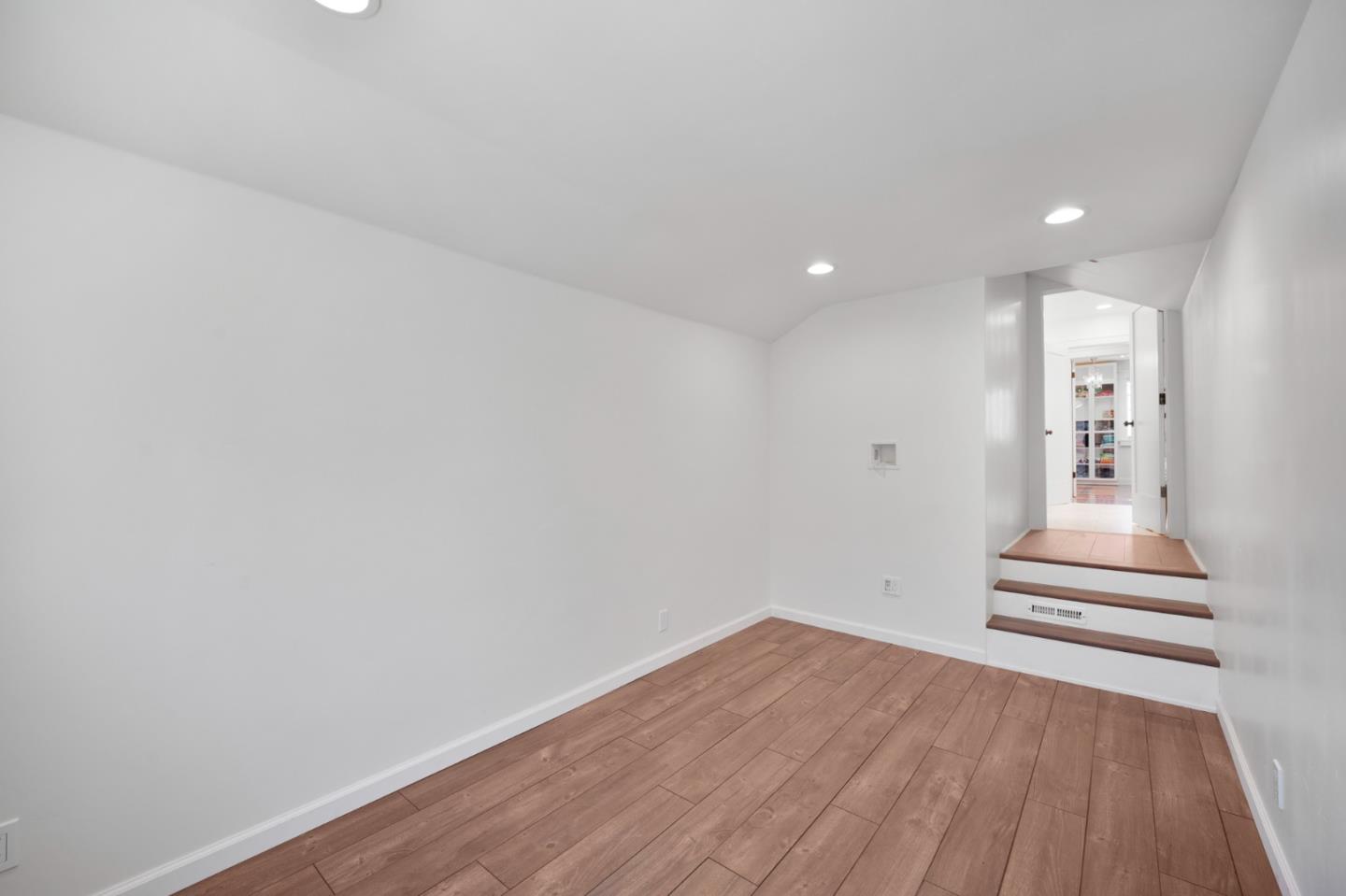 3825 Wellington Square