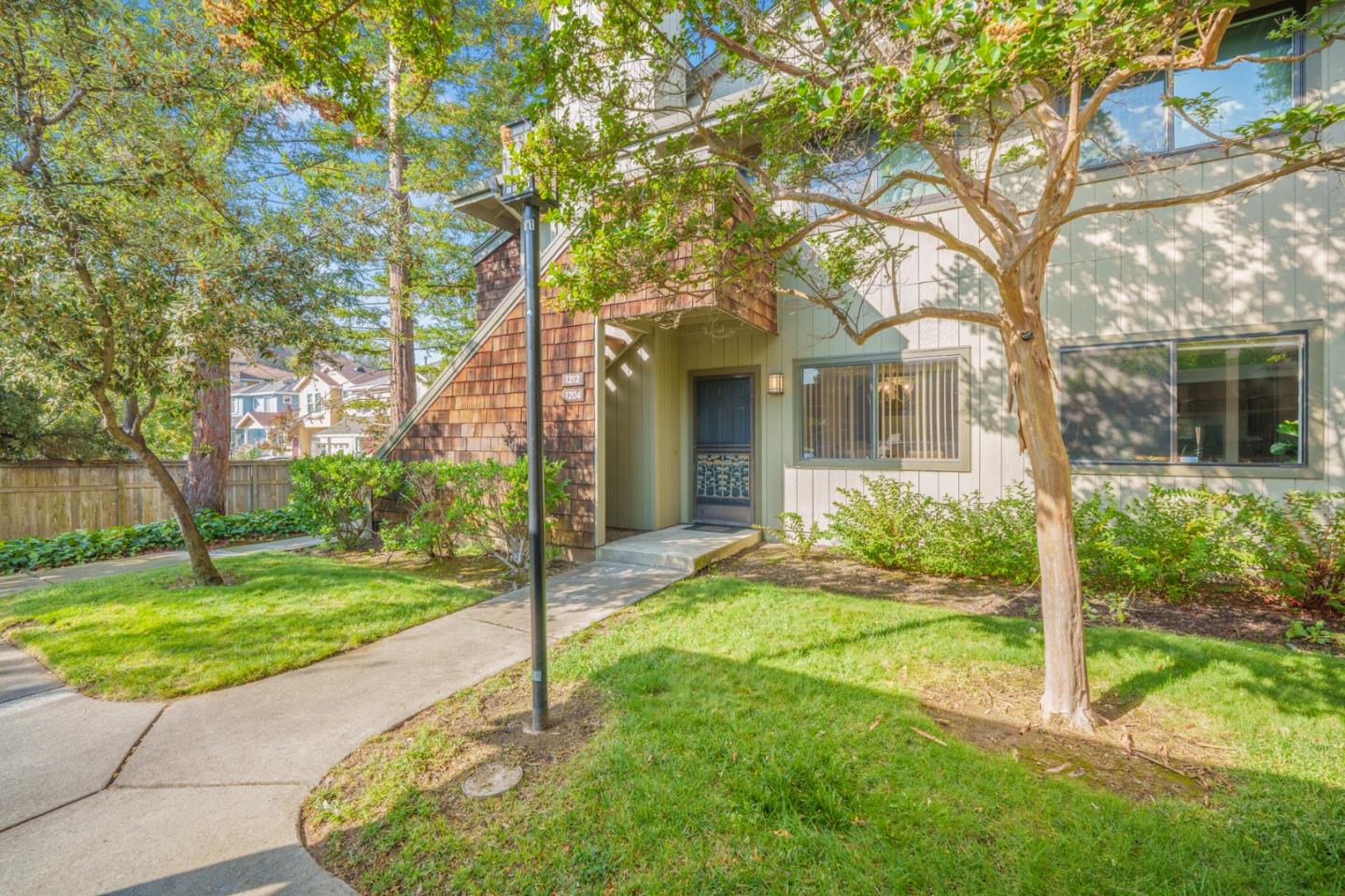 1204 La Terrace Circle