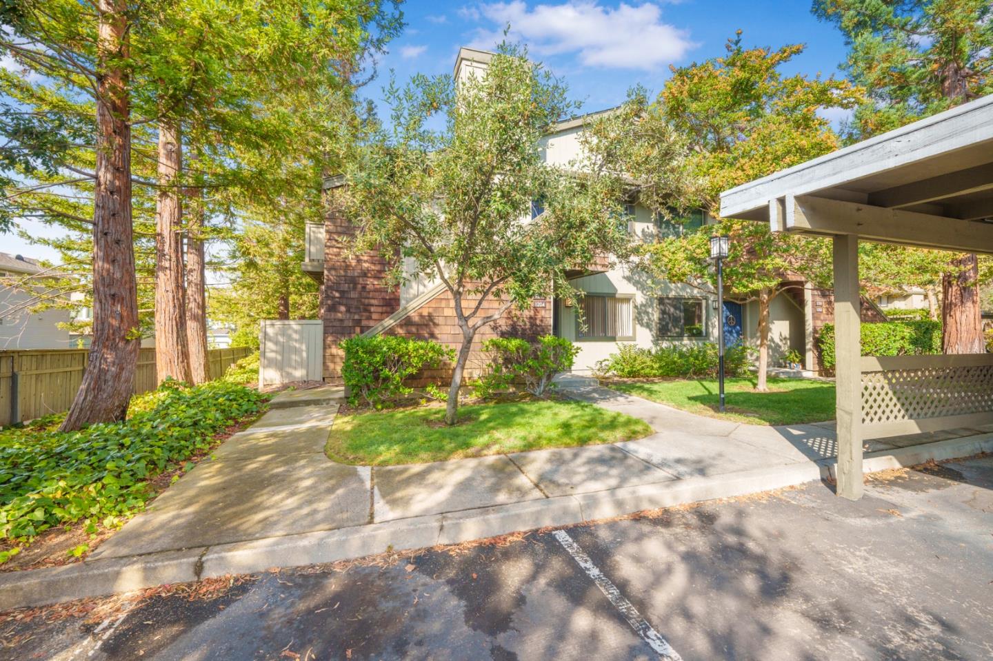1204 La Terrace Circle