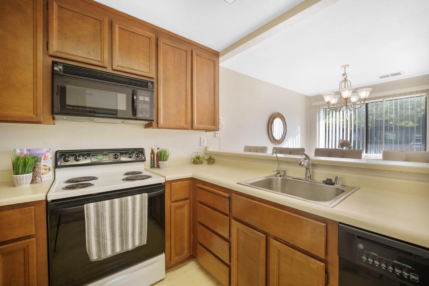 1204 La Terrace Circle