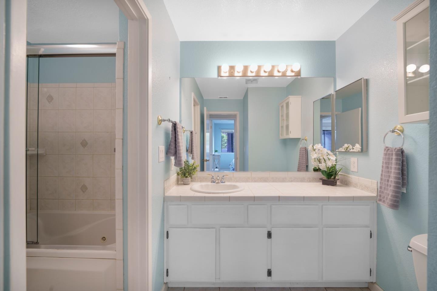 1204 La Terrace Circle