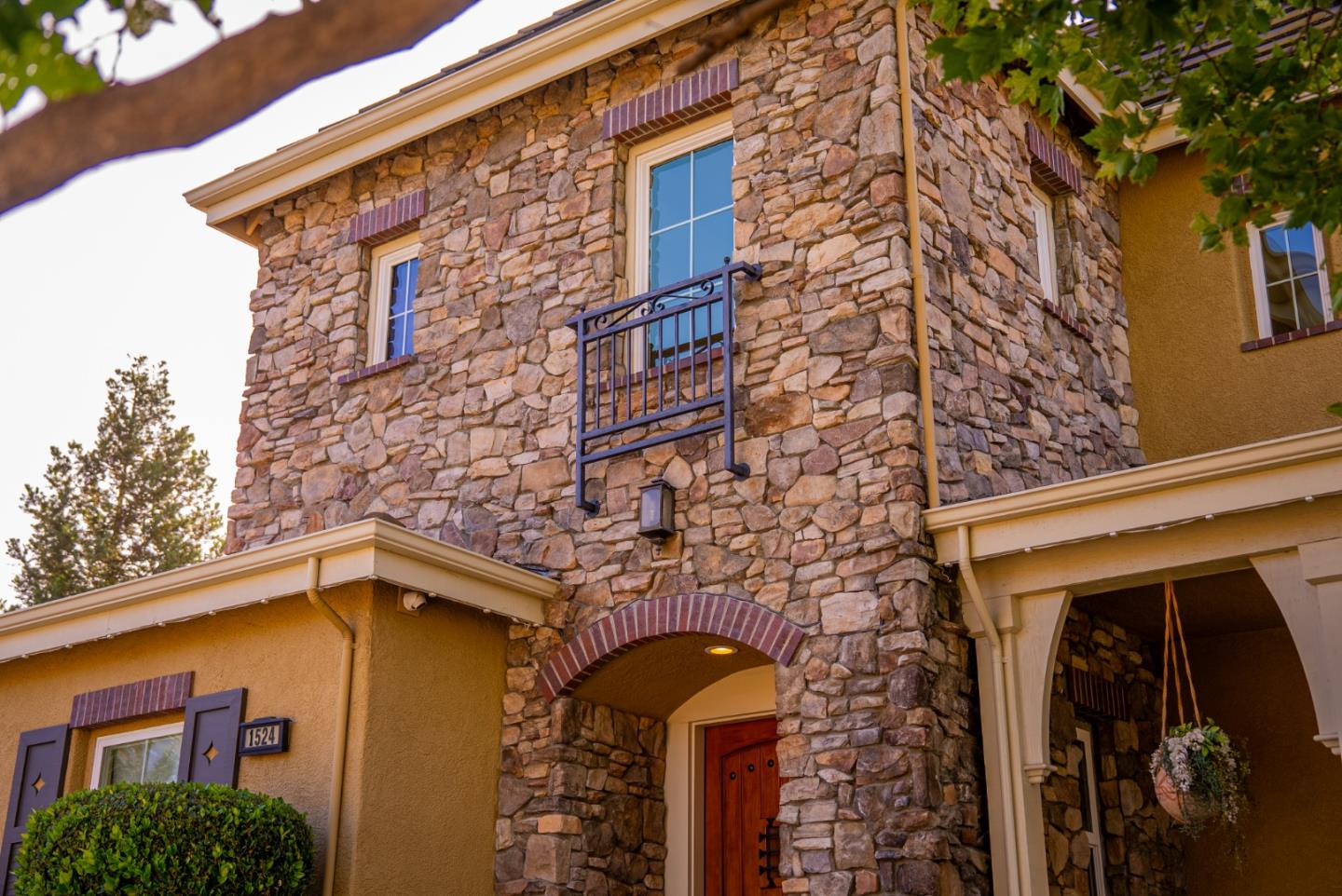 1524 Painted Feather Court