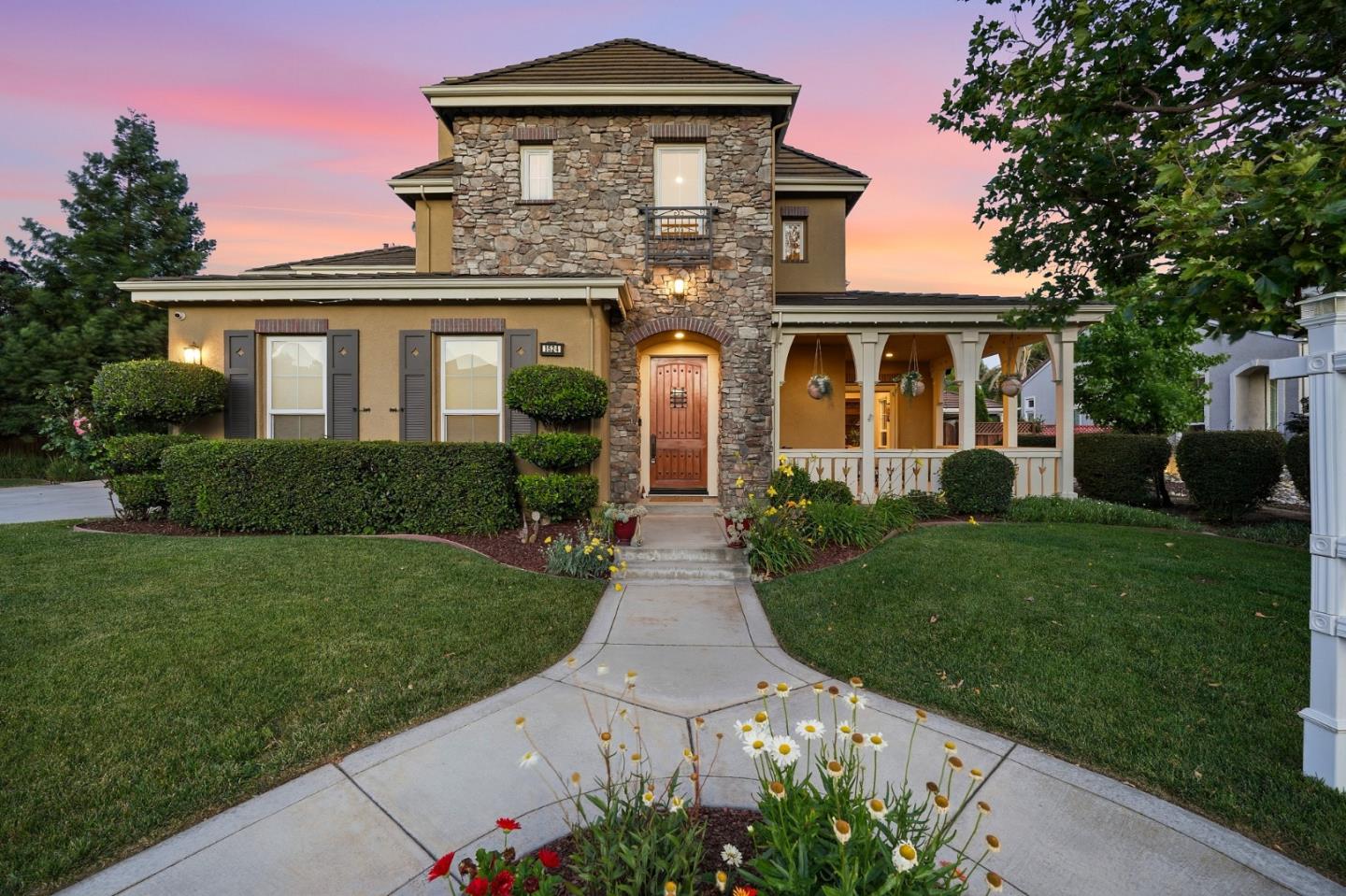 1524 Painted Feather Court
