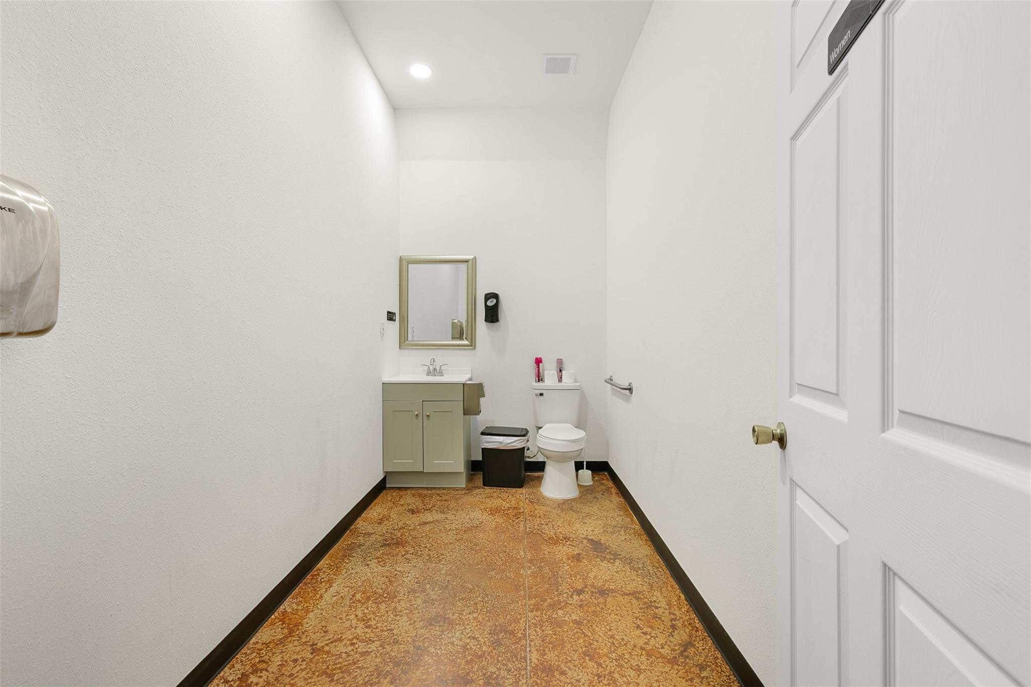 102 Bishop RD