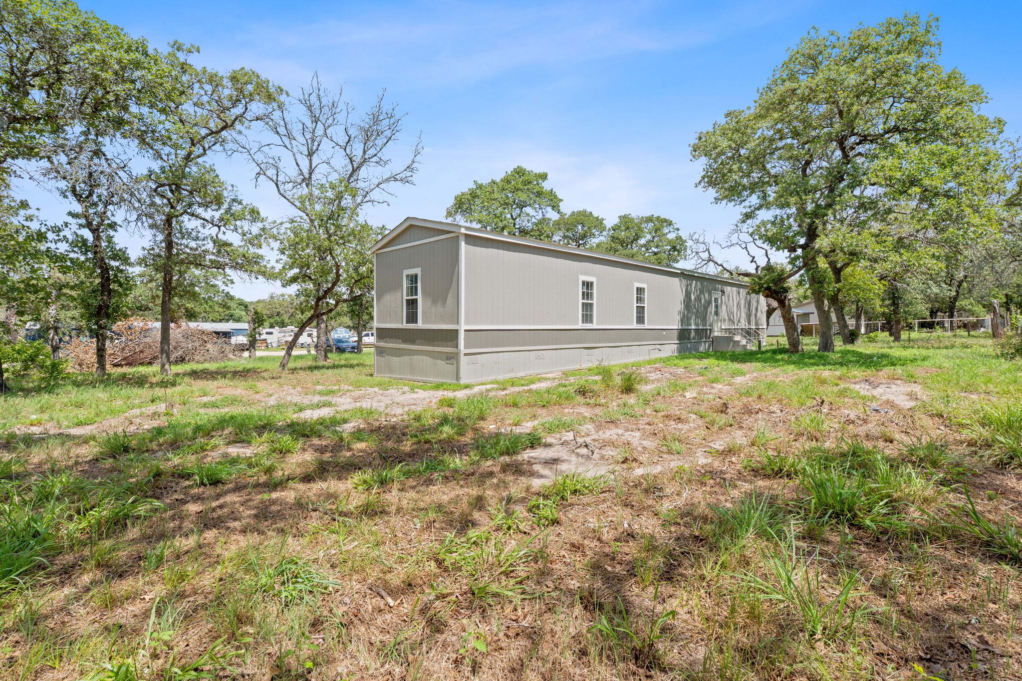 130 Leaning Oaks CIR