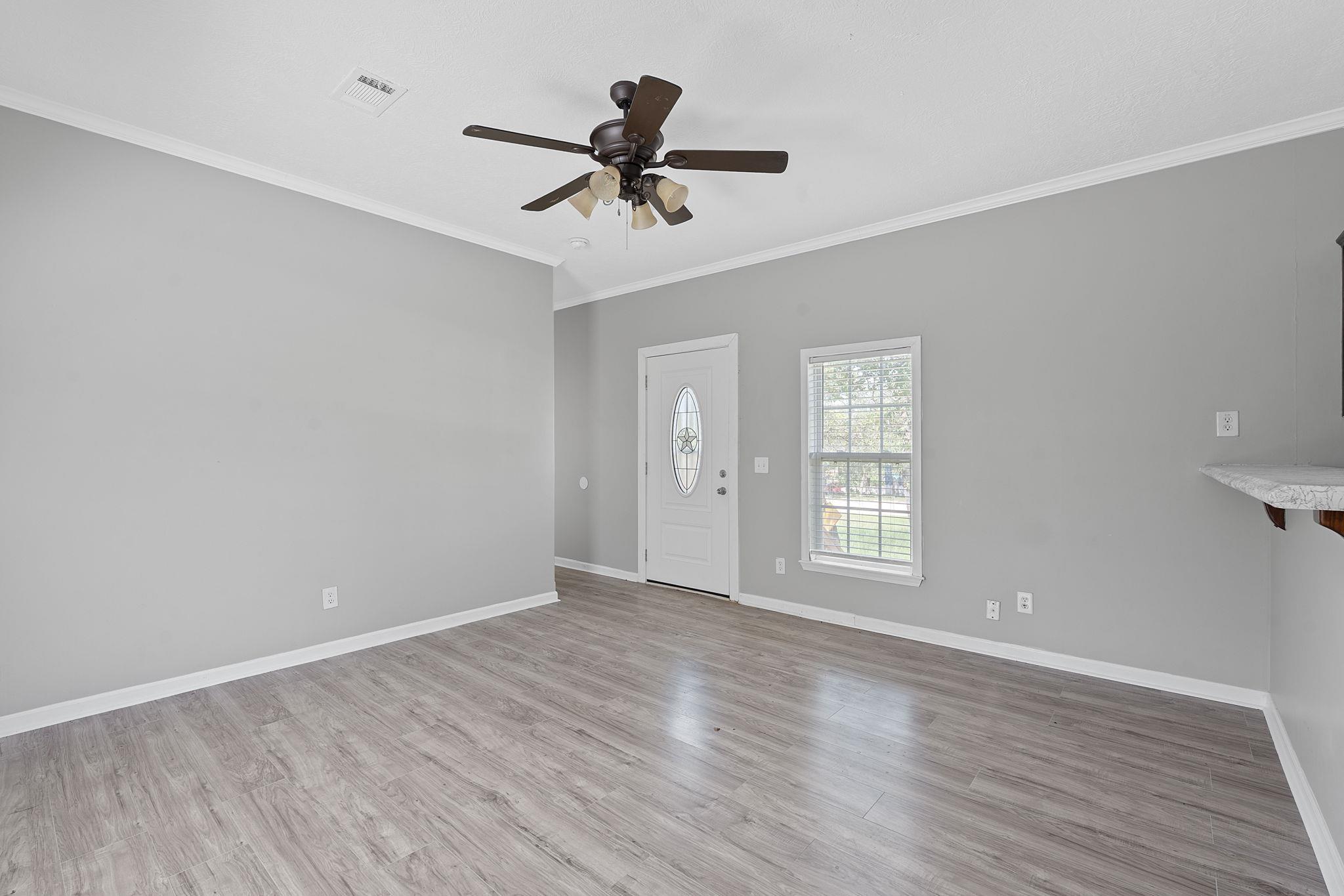 130 Leaning Oaks CIR
