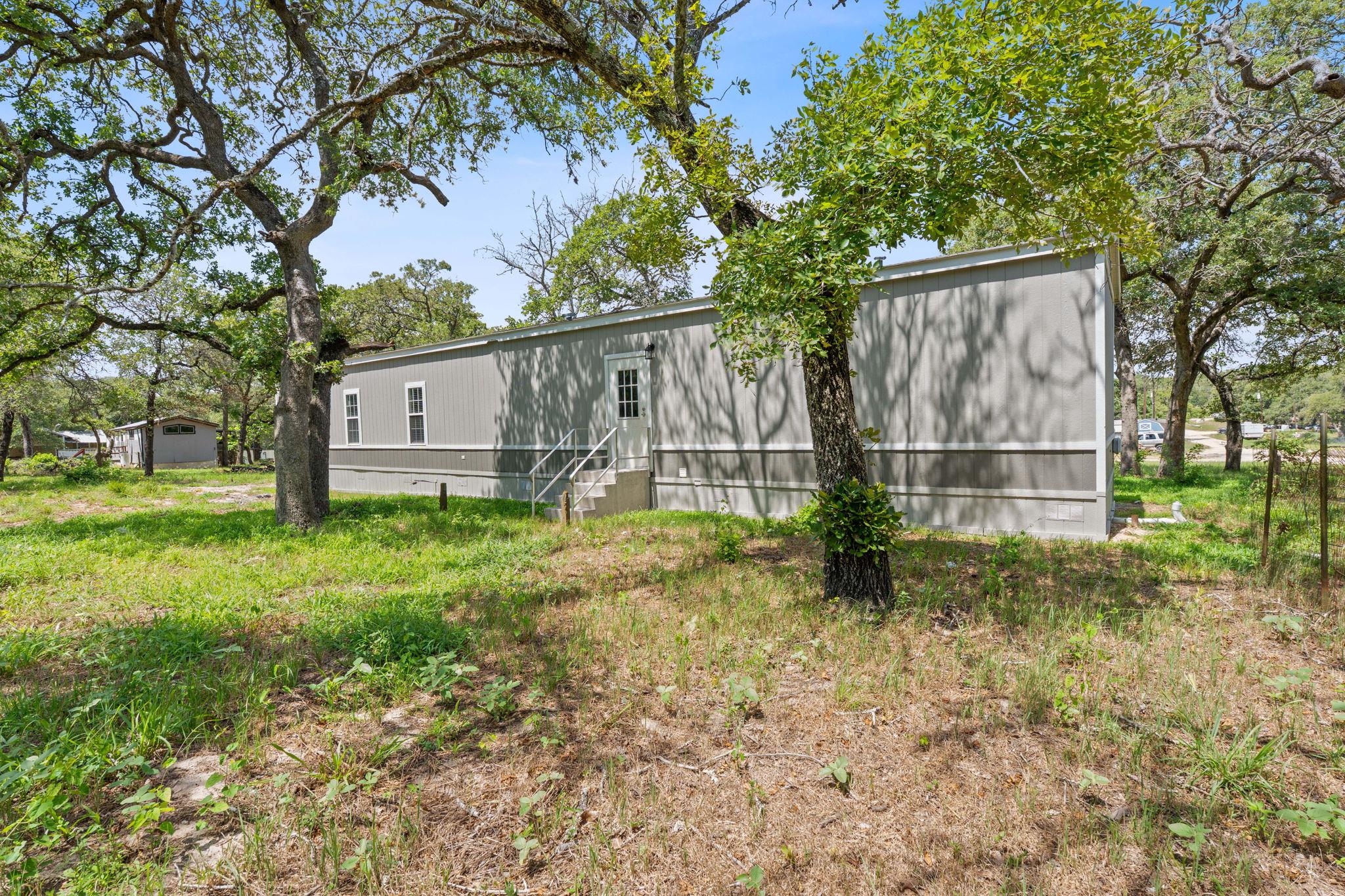 130 Leaning Oaks CIR