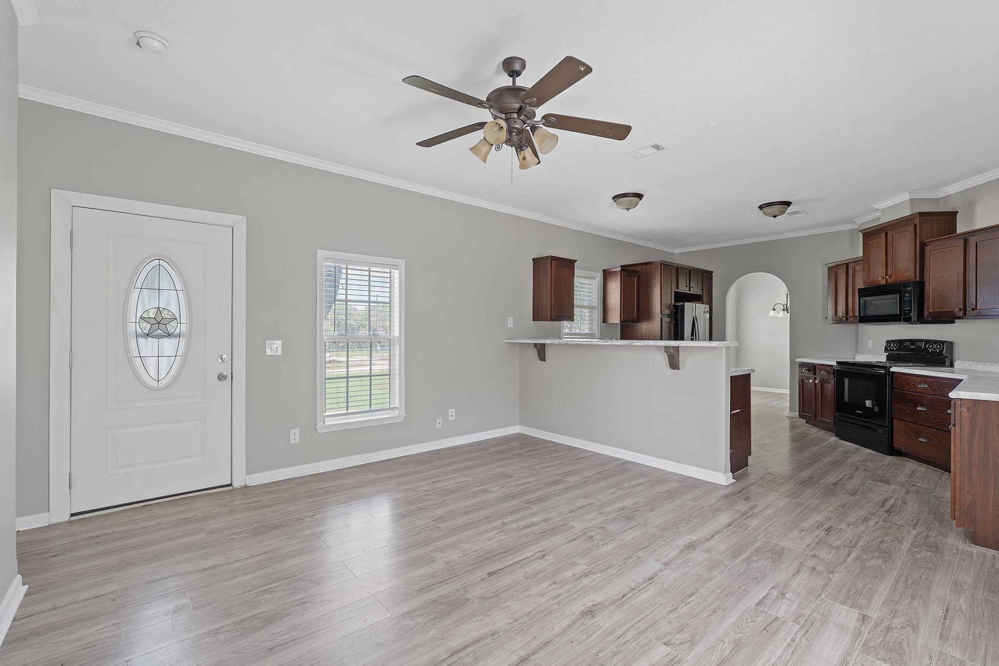 130 Leaning Oaks CIR