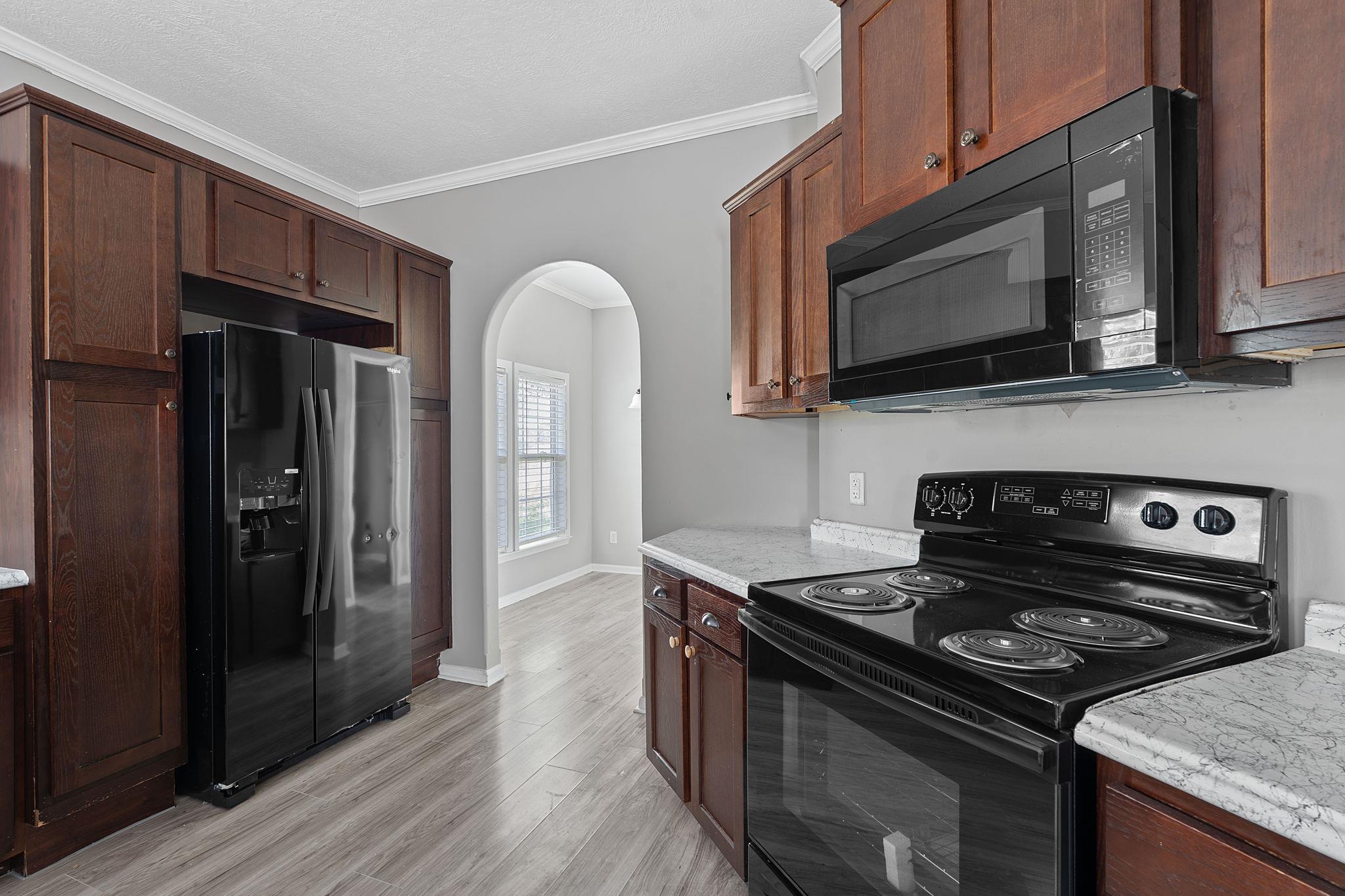 130 Leaning Oaks CIR
