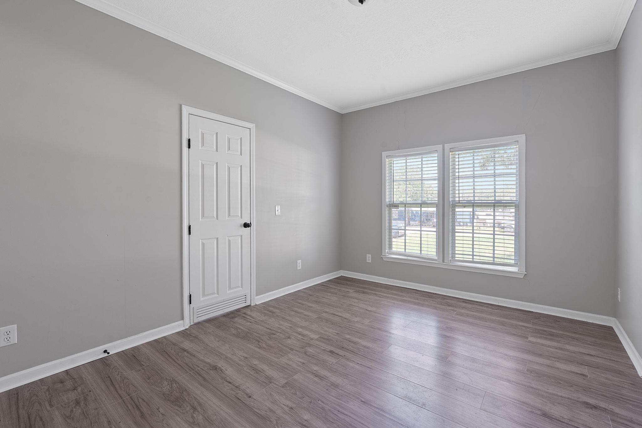 130 Leaning Oaks CIR
