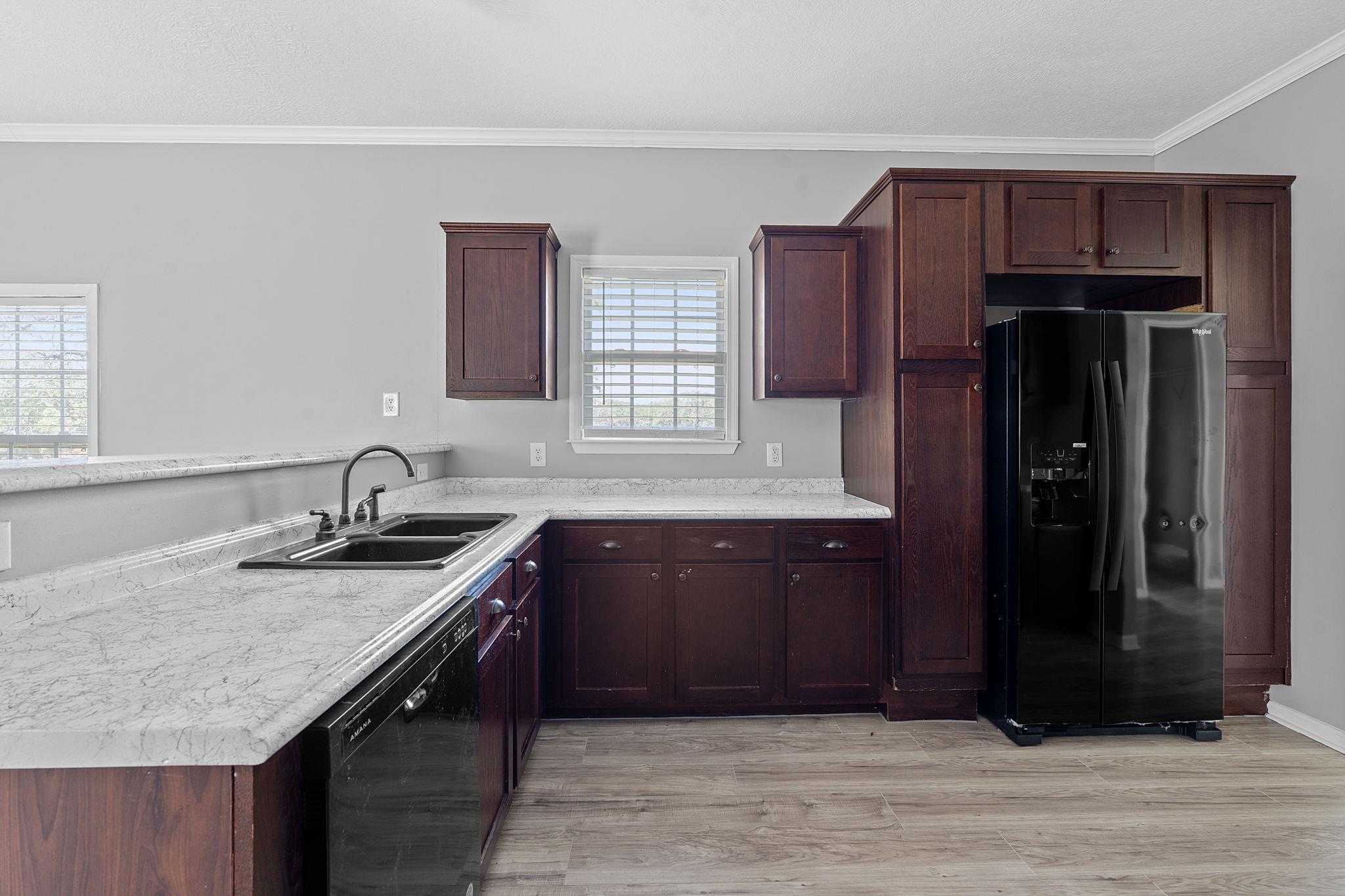 130 Leaning Oaks CIR