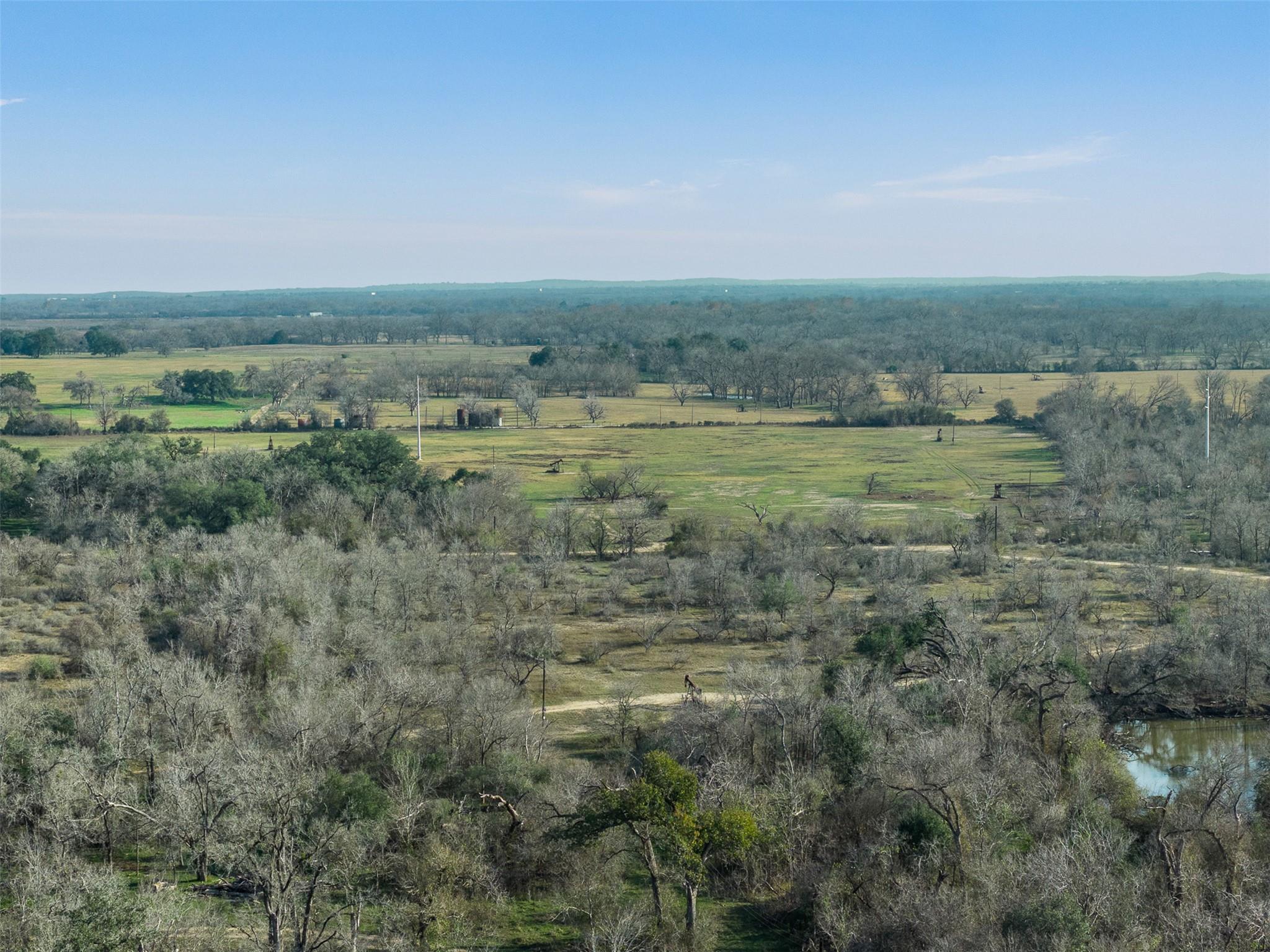 1144 Treetop LN