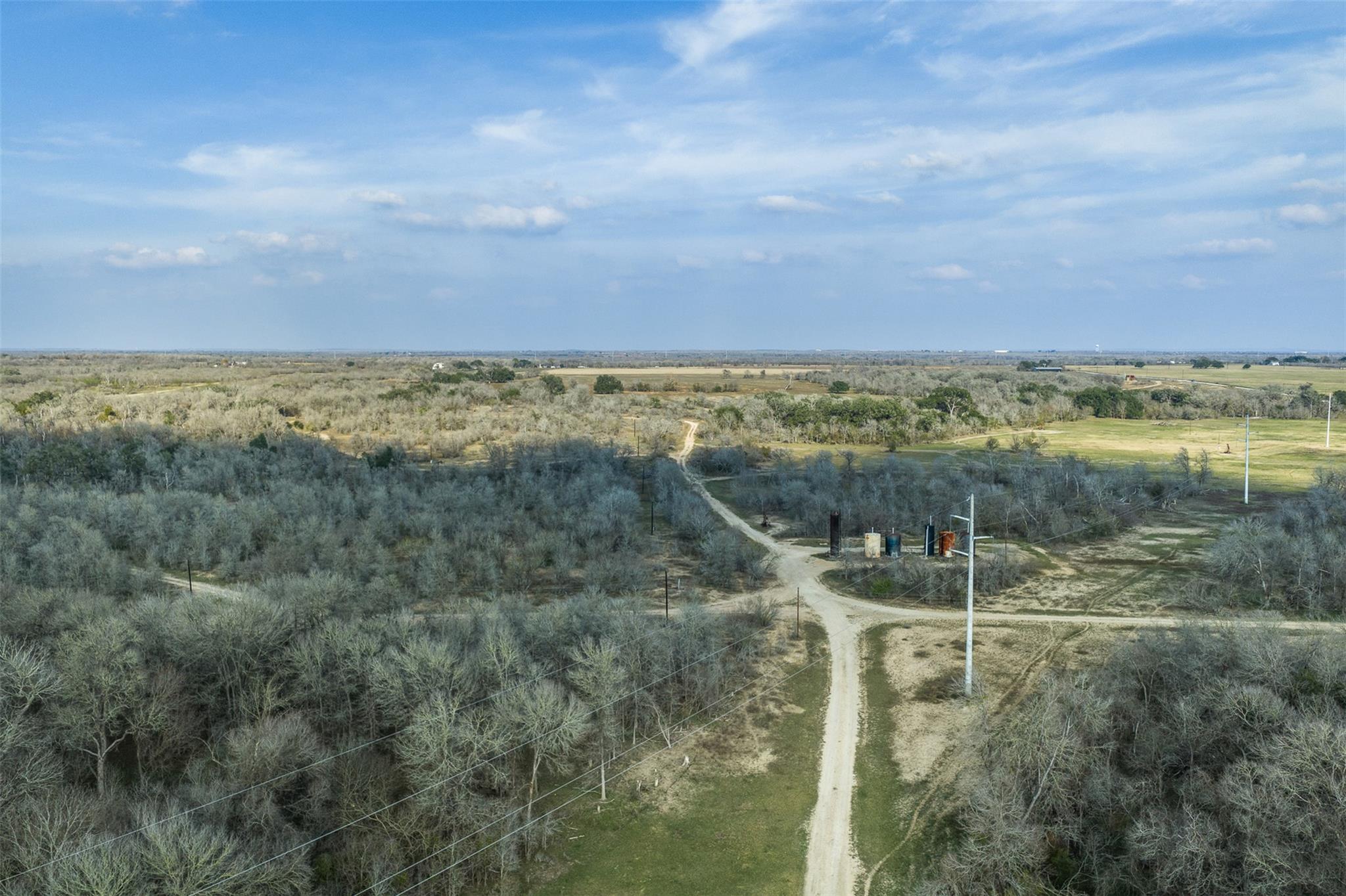 1144 Treetop LN