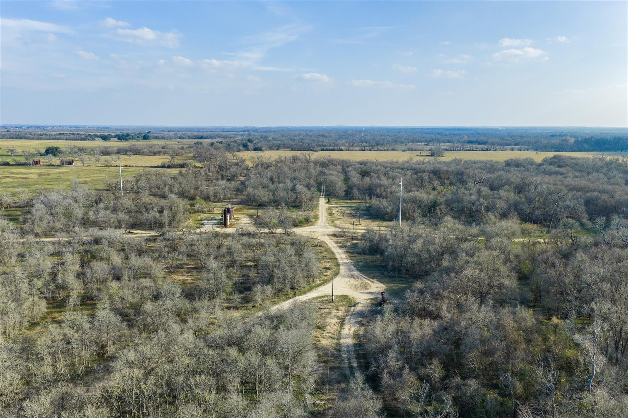 1144 Treetop LN