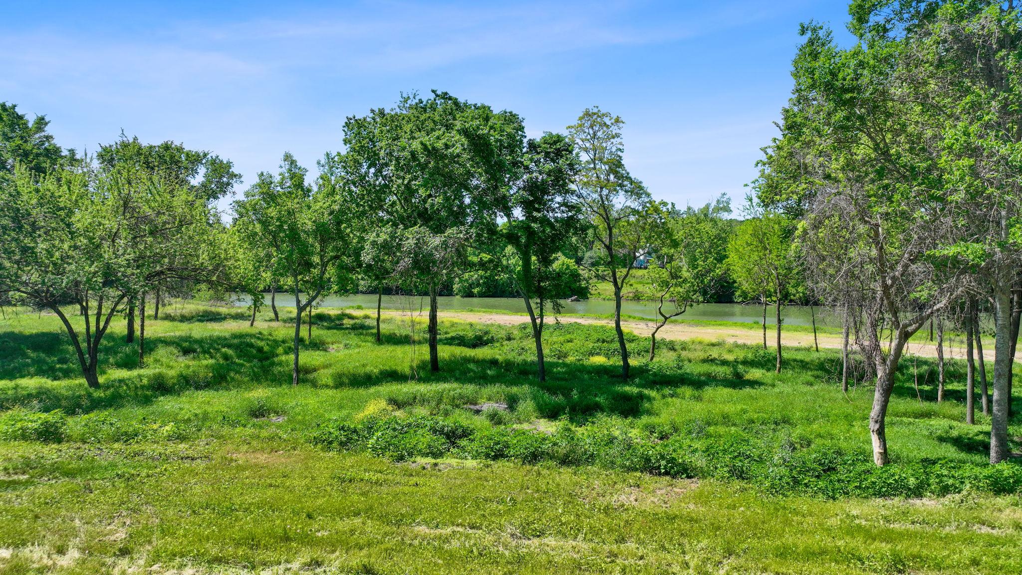 665 SH 230 Loop, Smithville