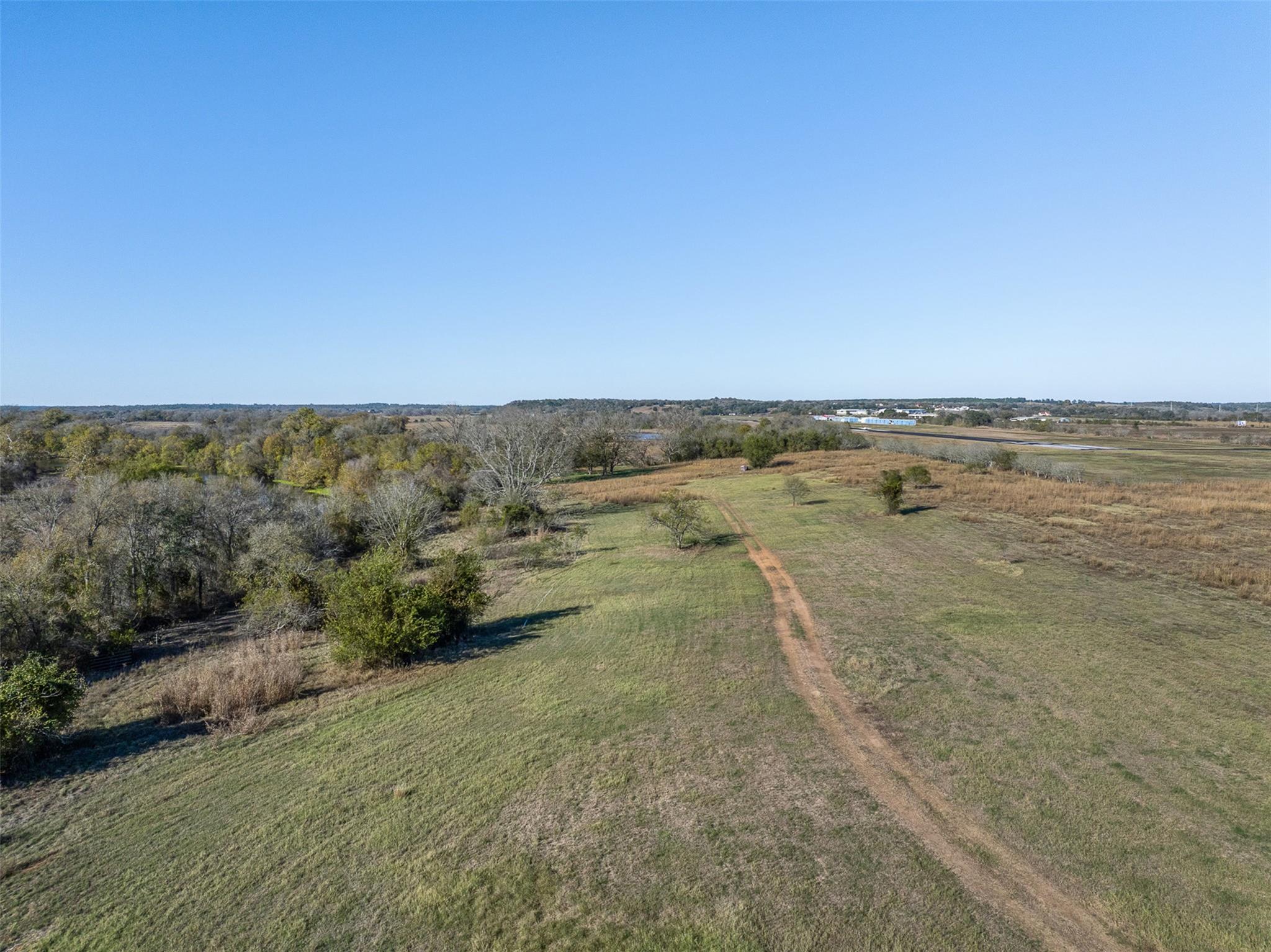 665 SH 230 Loop, Smithville