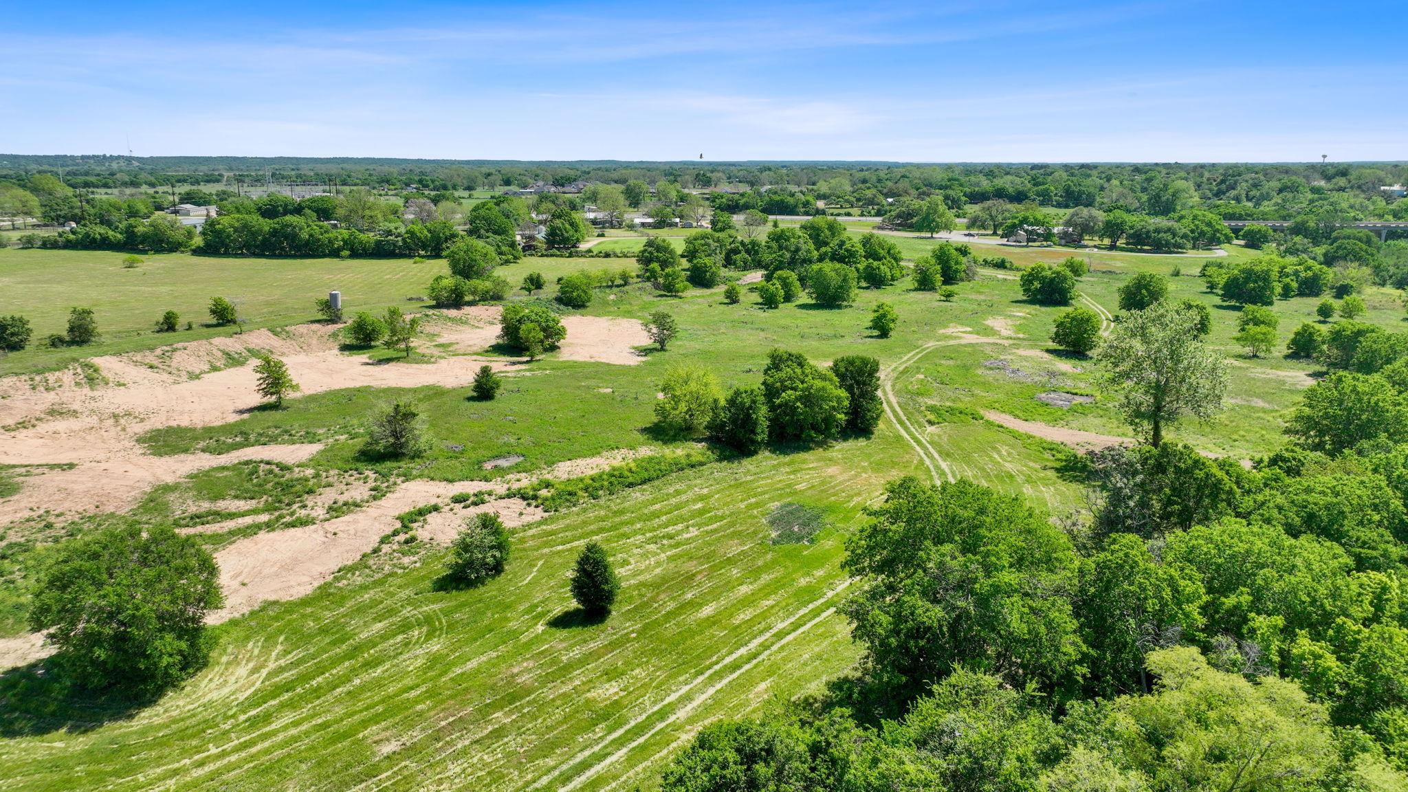 665 SH 230 Loop, Smithville