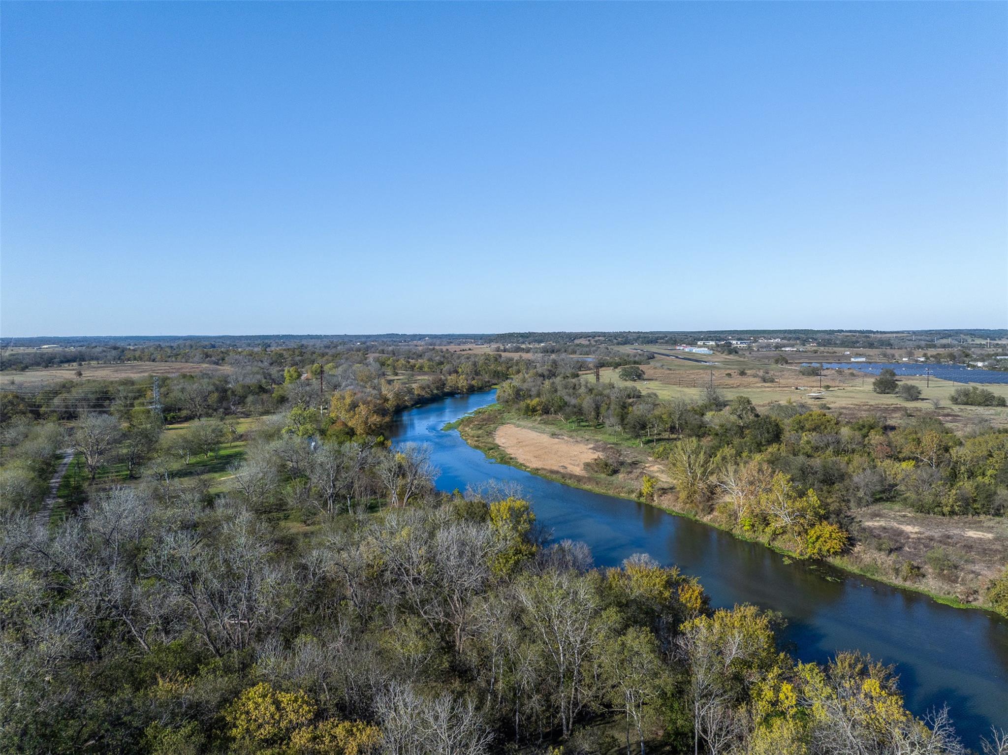 665 SH 230 Loop, Smithville