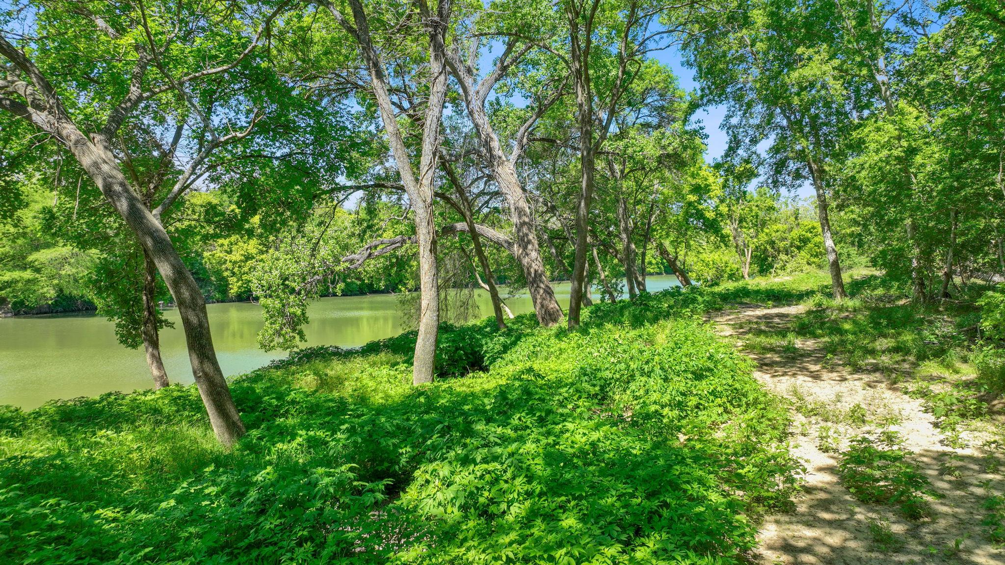 665 SH 230 Loop, Smithville