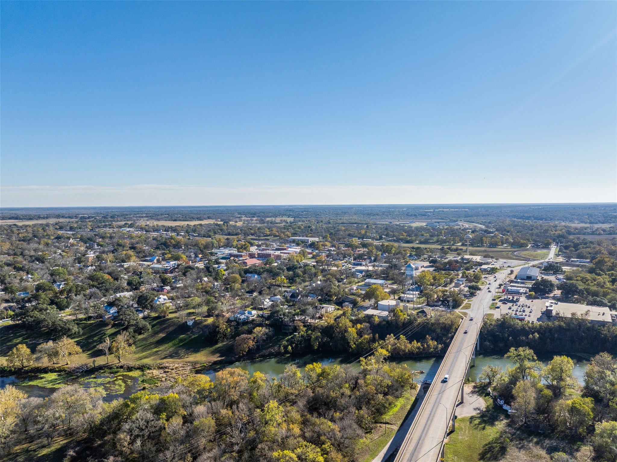 665 SH 230 Loop, Smithville