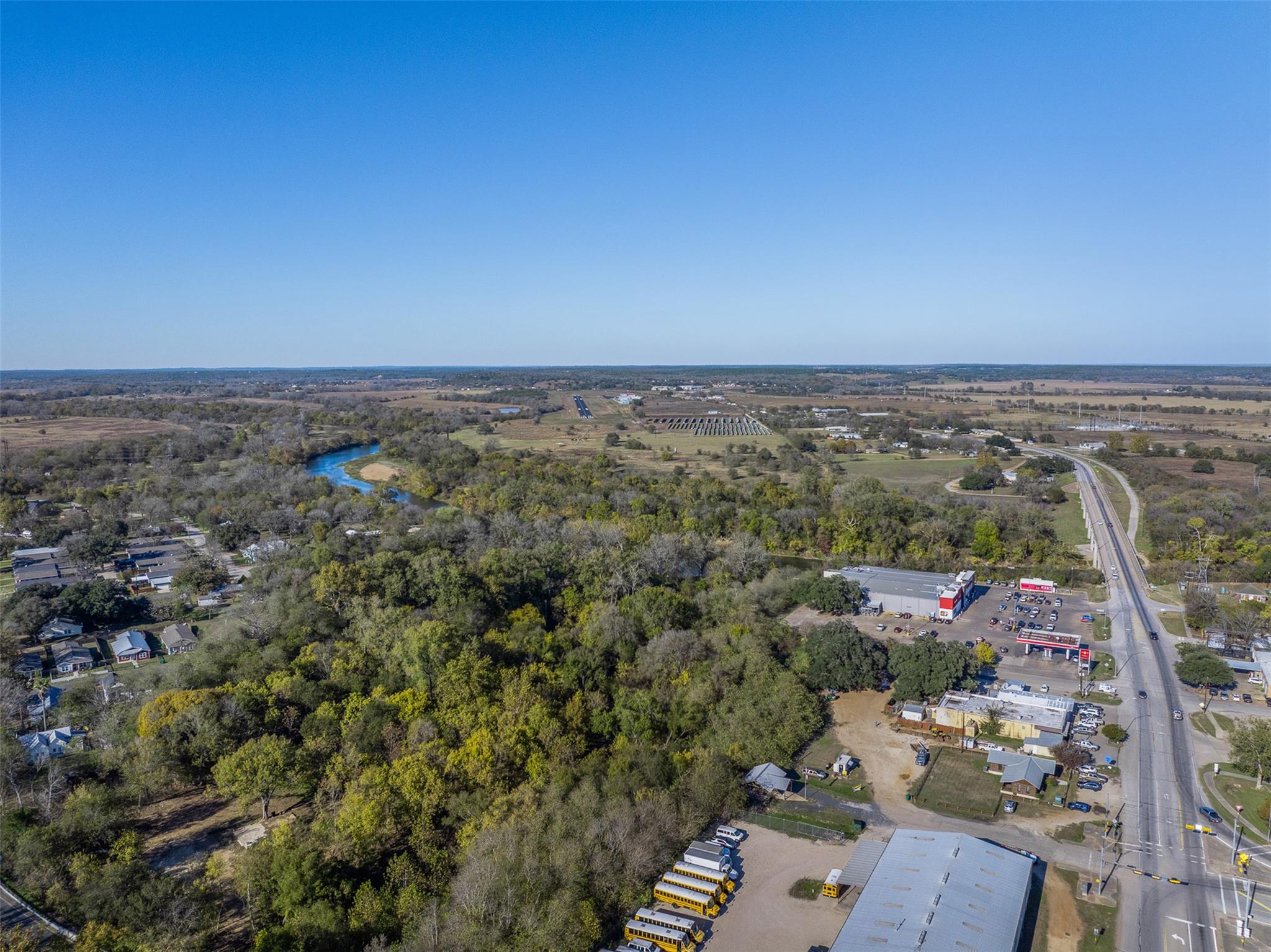 665 SH 230 Loop, Smithville
