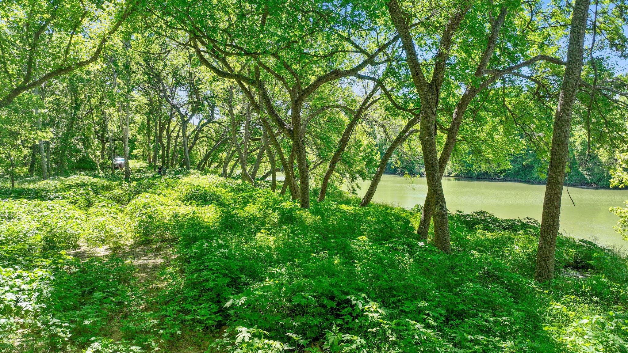 665 SH 230 Loop, Smithville