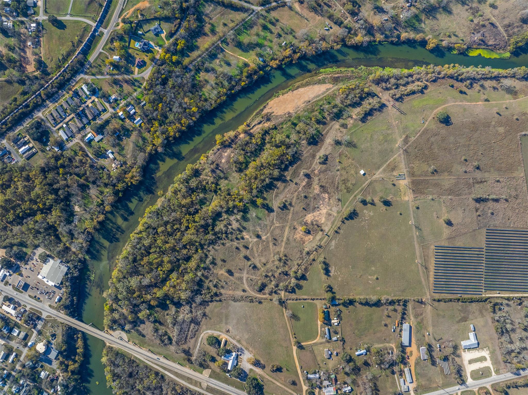 665 SH 230 Loop, Smithville