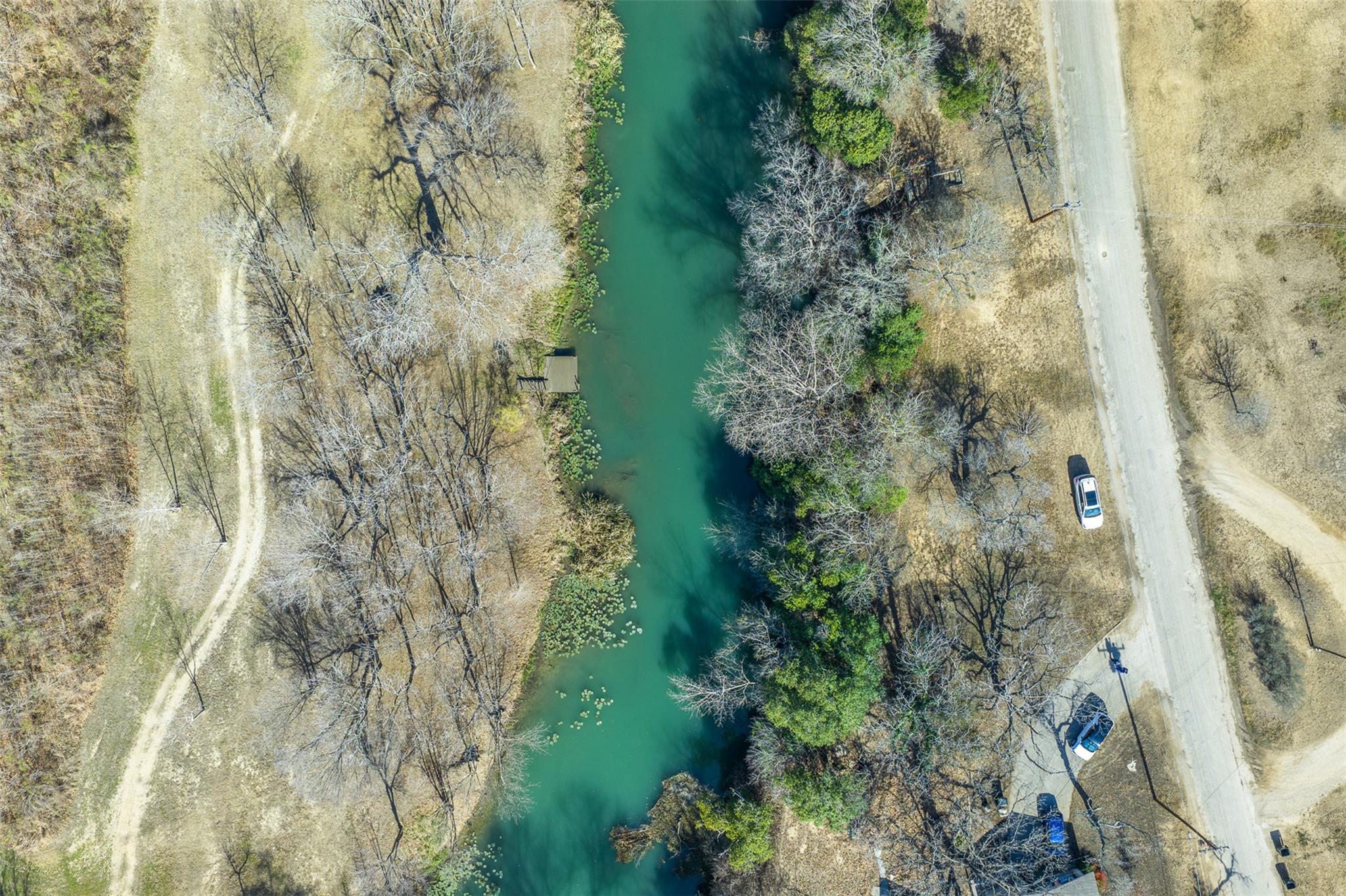 598 NW River RD