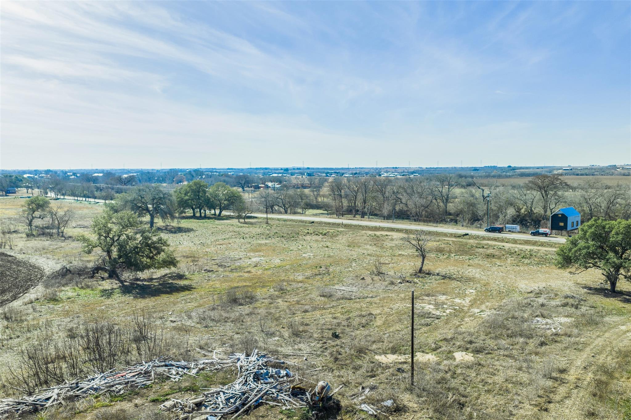 598 NW River RD