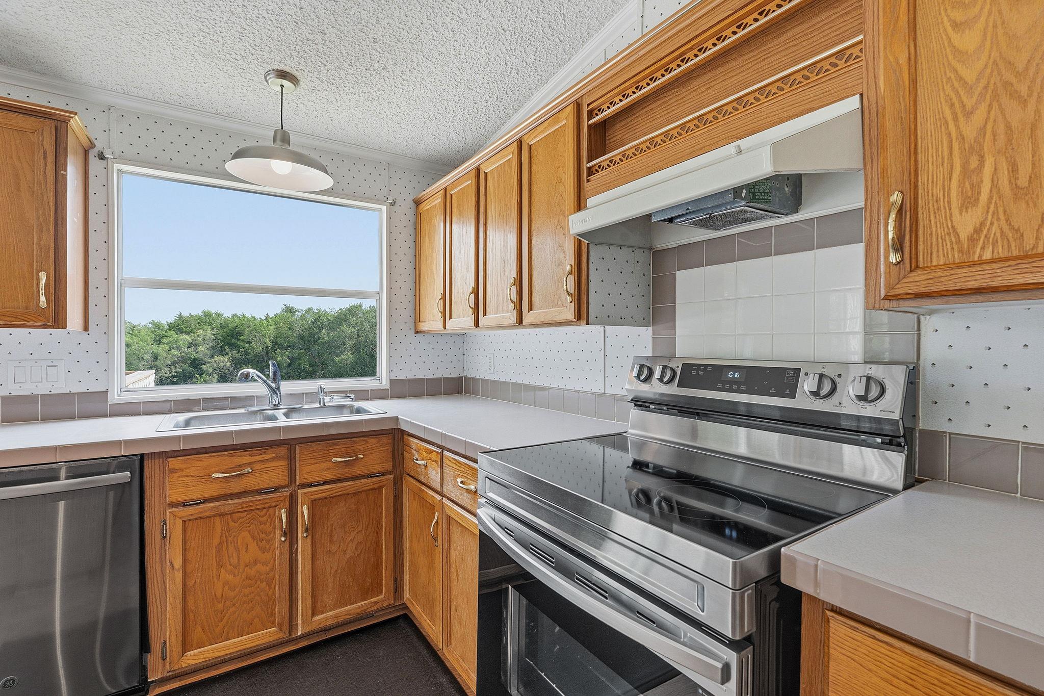 285 Hilltop DR