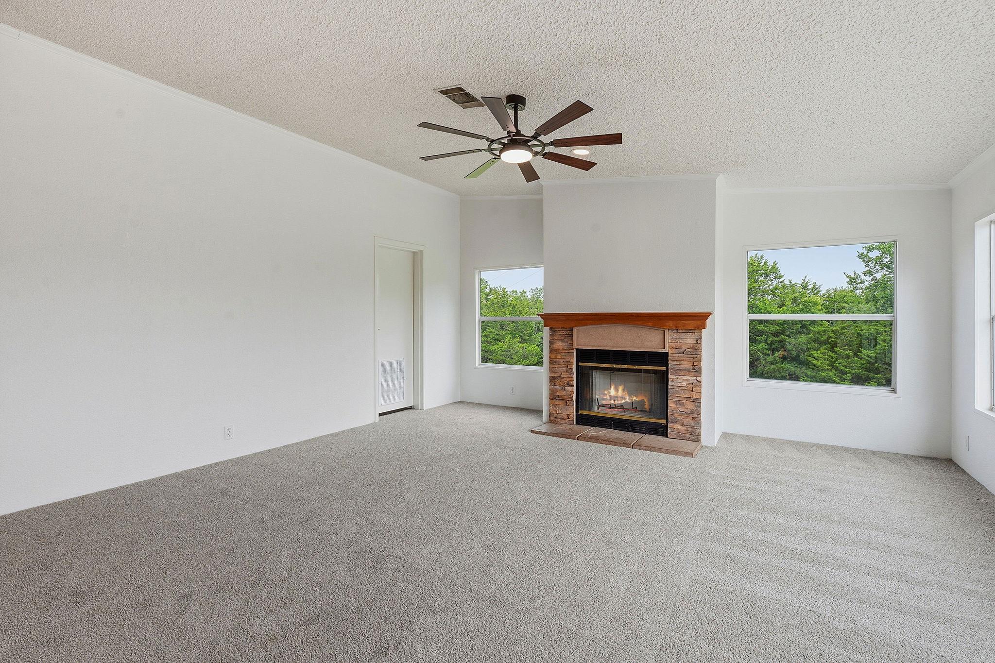 285 Hilltop DR