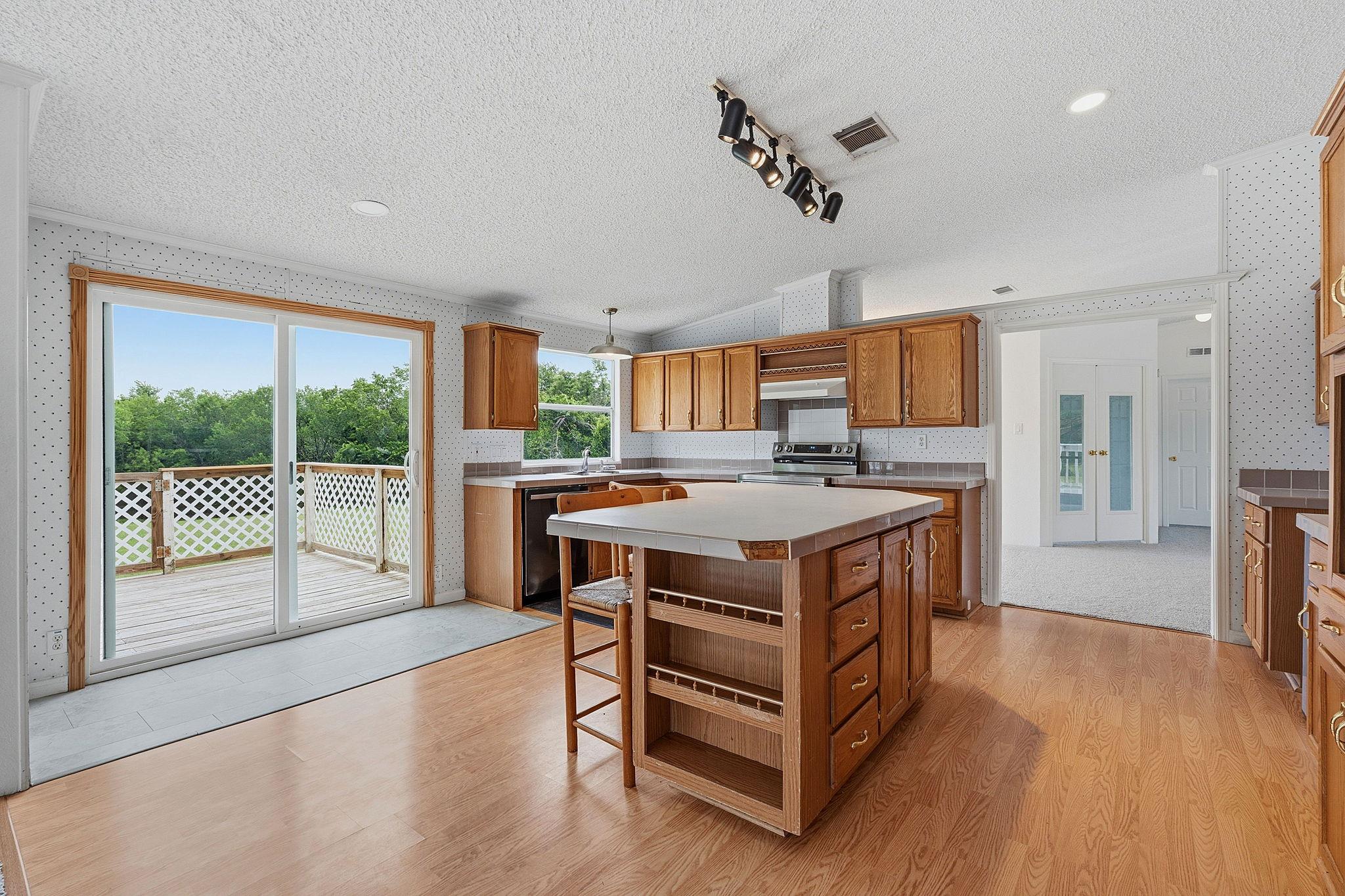 285 Hilltop DR