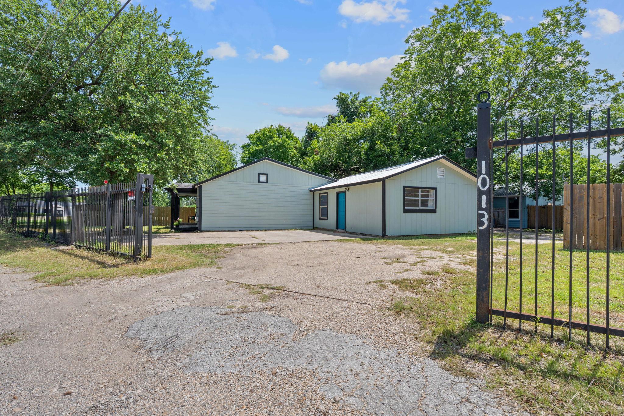 1013 N Colorado ST