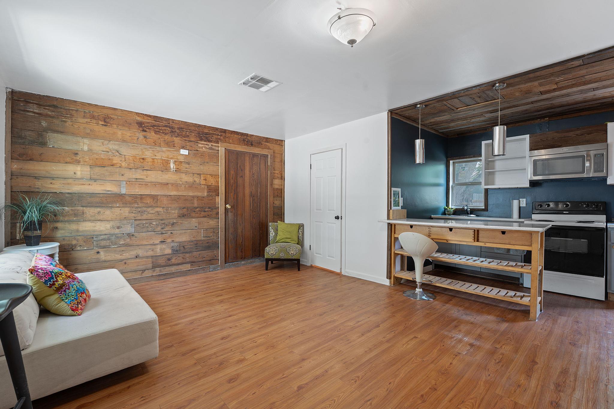 1013 N Colorado ST