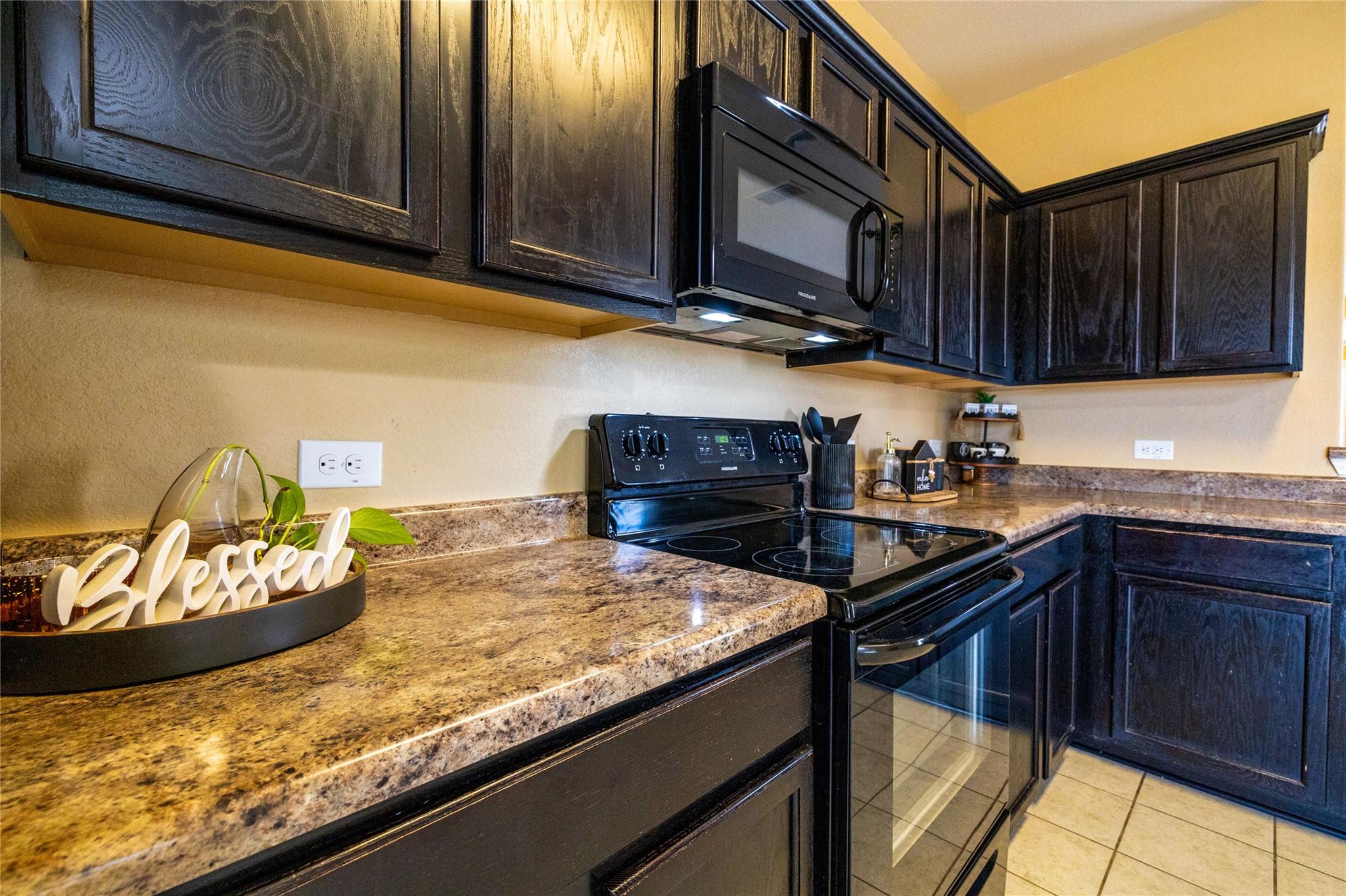 1514 Wedgewood CV, Lockhart