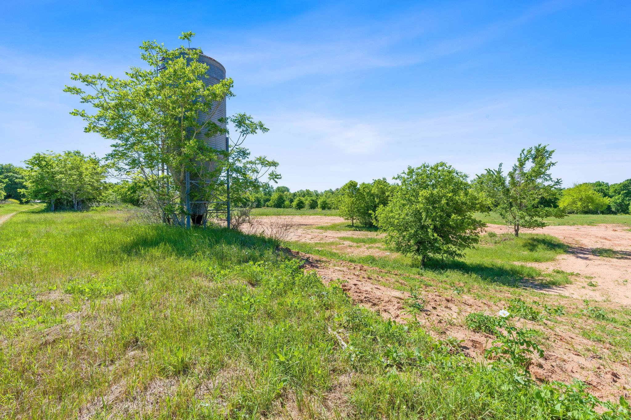 665 SH 230 Loop, Smithville