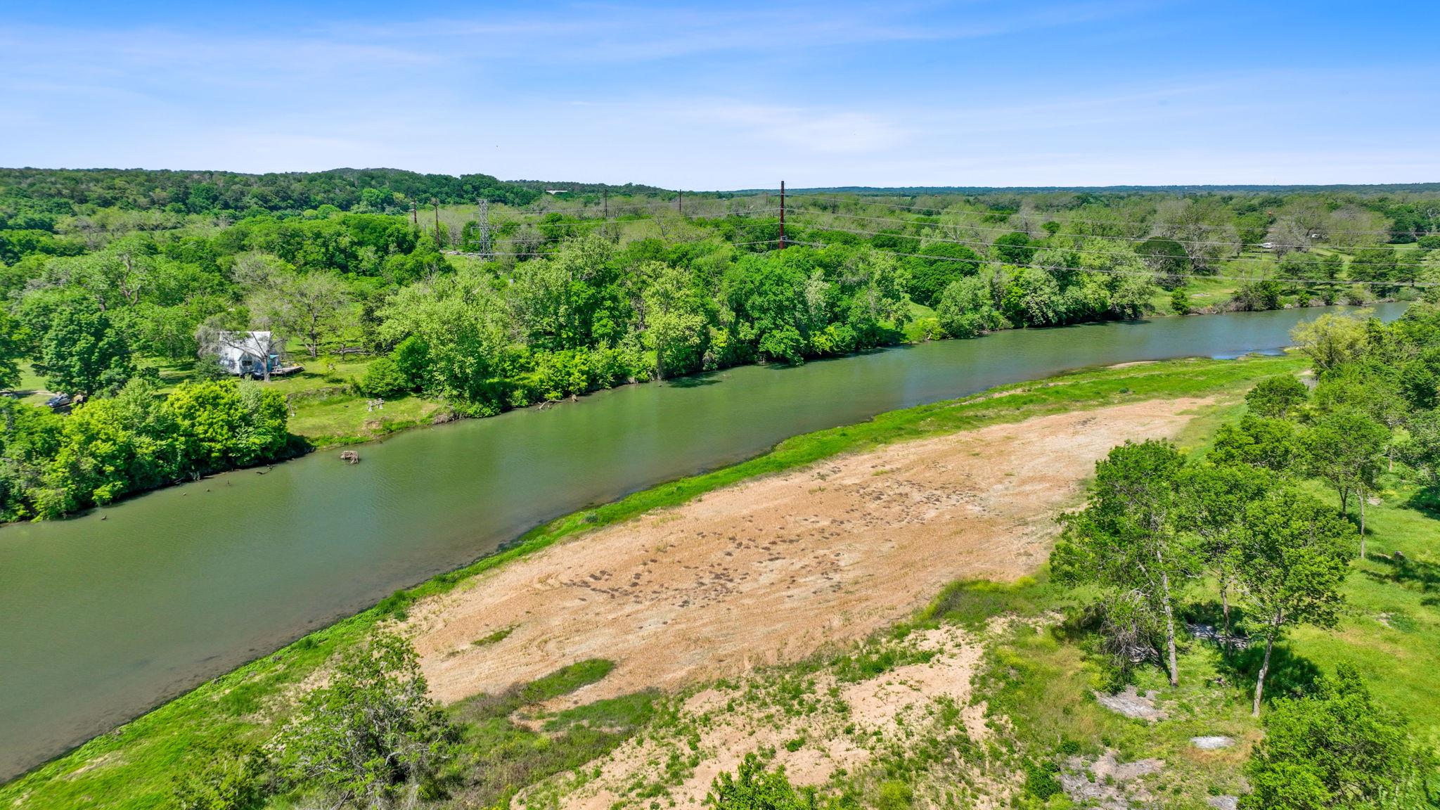 665 SH 230 Loop, Smithville