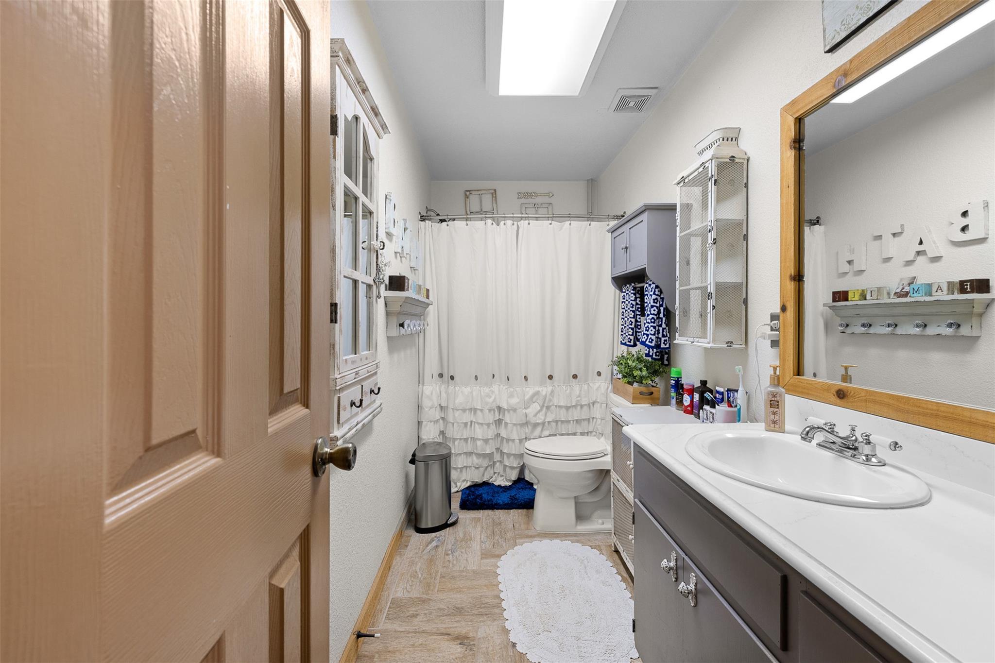 7393 N State Highway 80