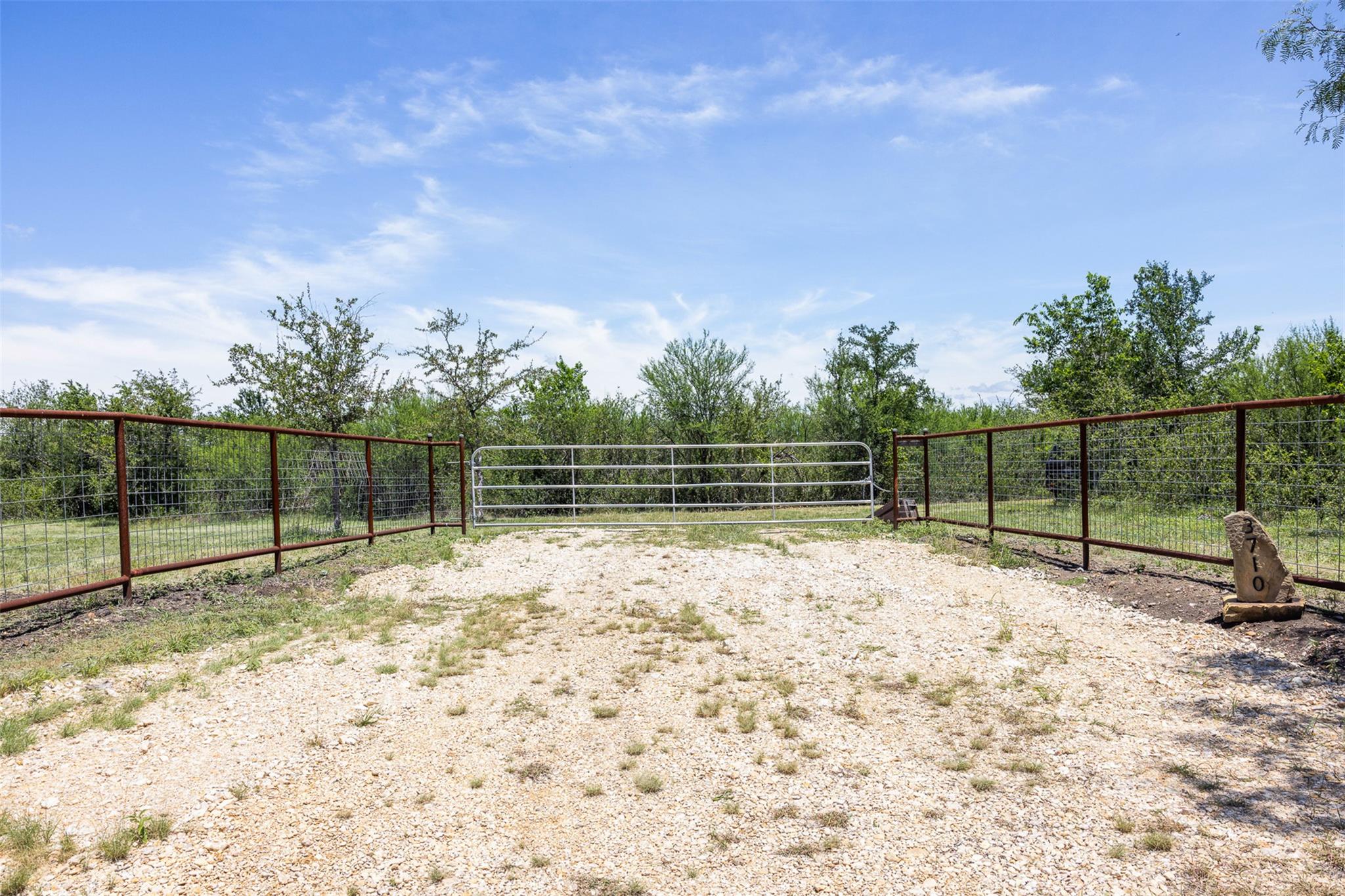 3710 Dry Creek RD