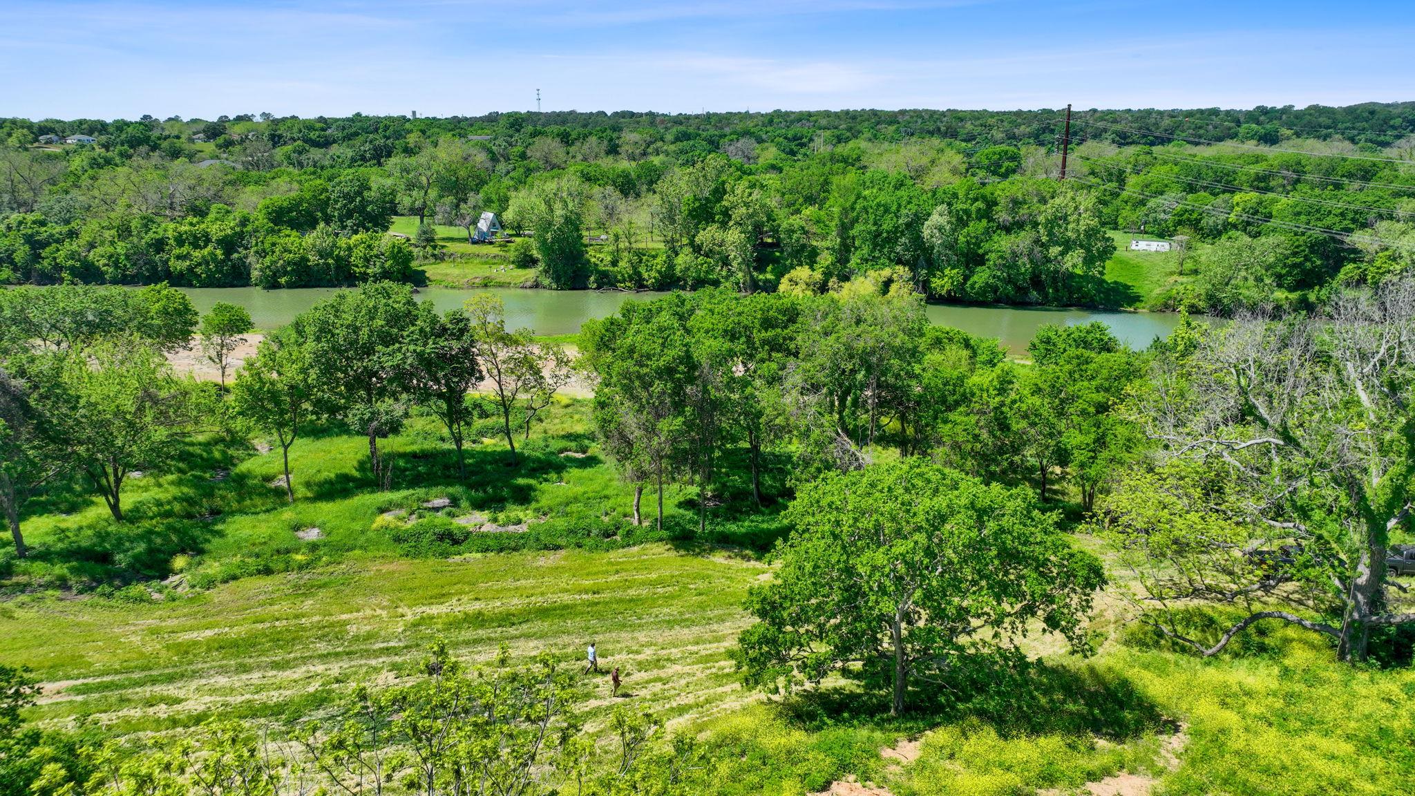 665 SH 230 Loop, Smithville