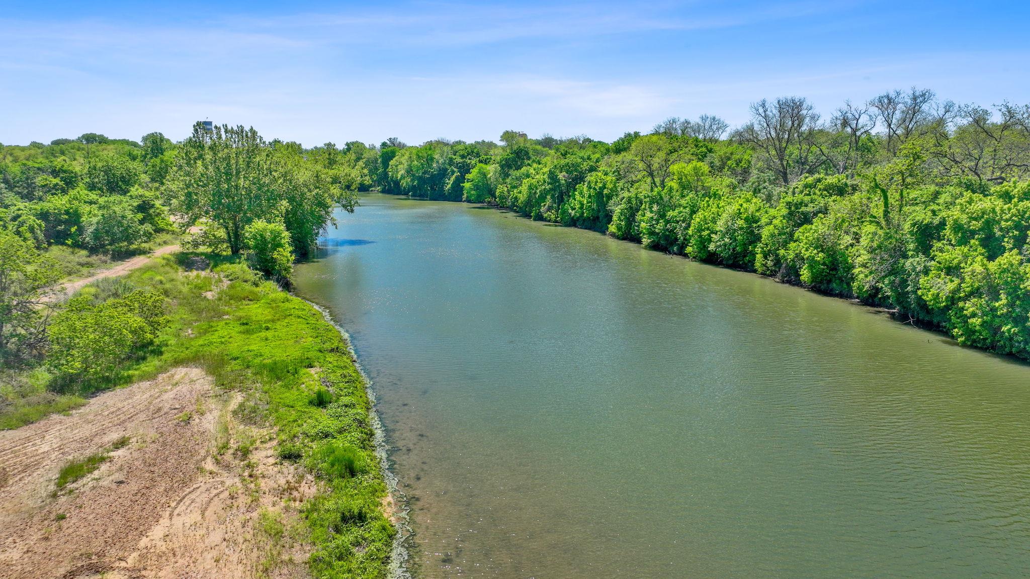 665 SH 230 Loop, Smithville