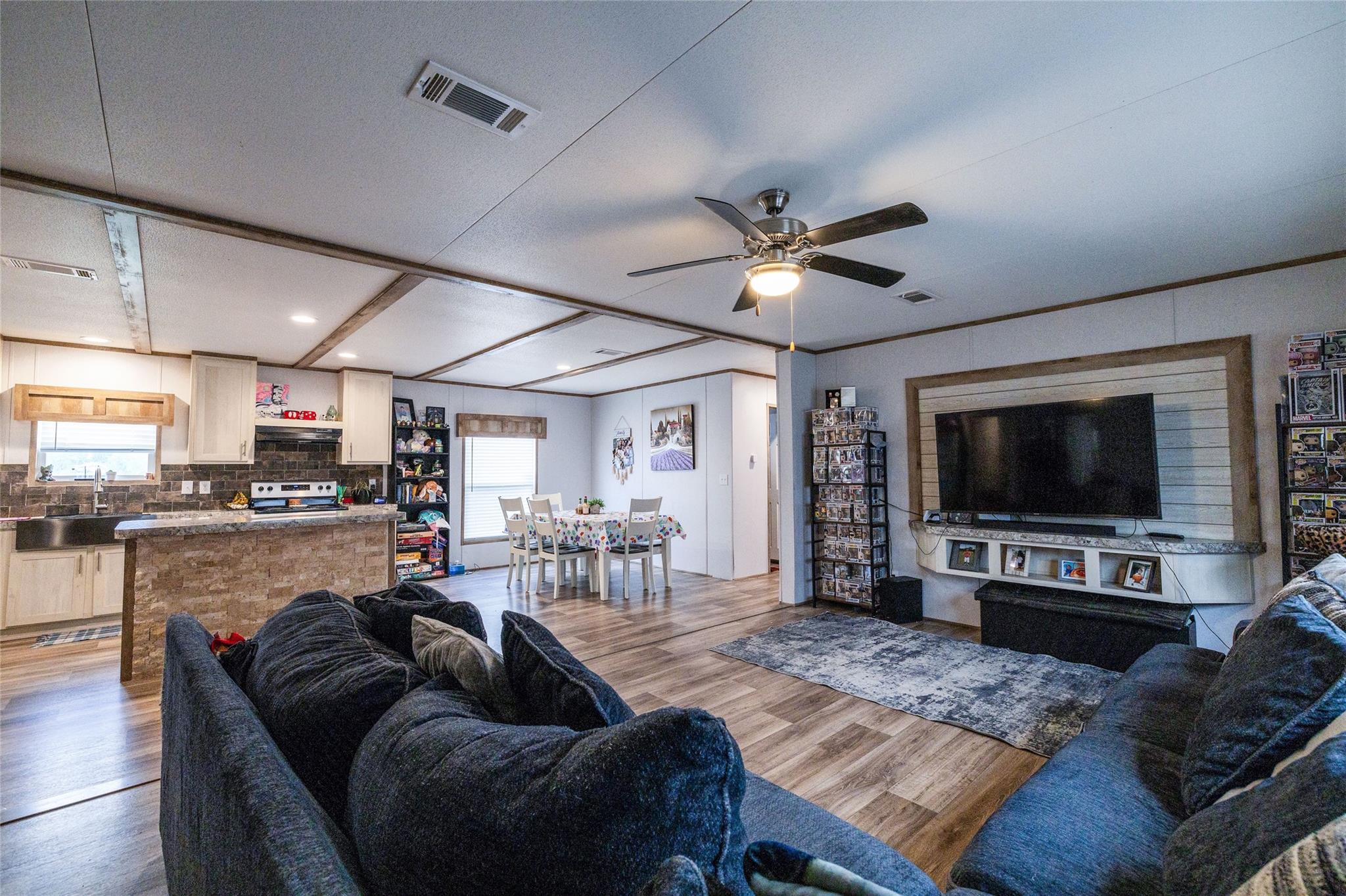 230 Sunkist DR