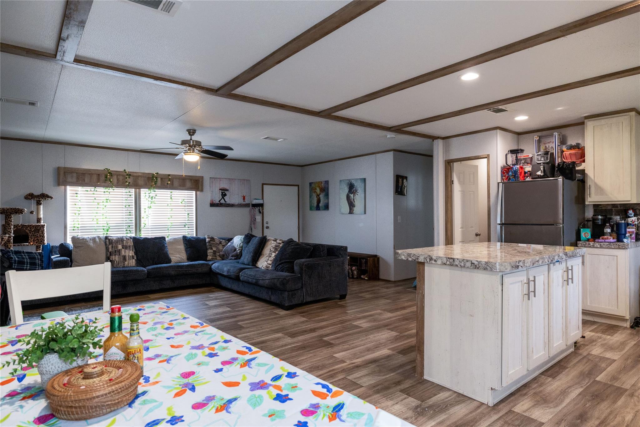 230 Sunkist DR